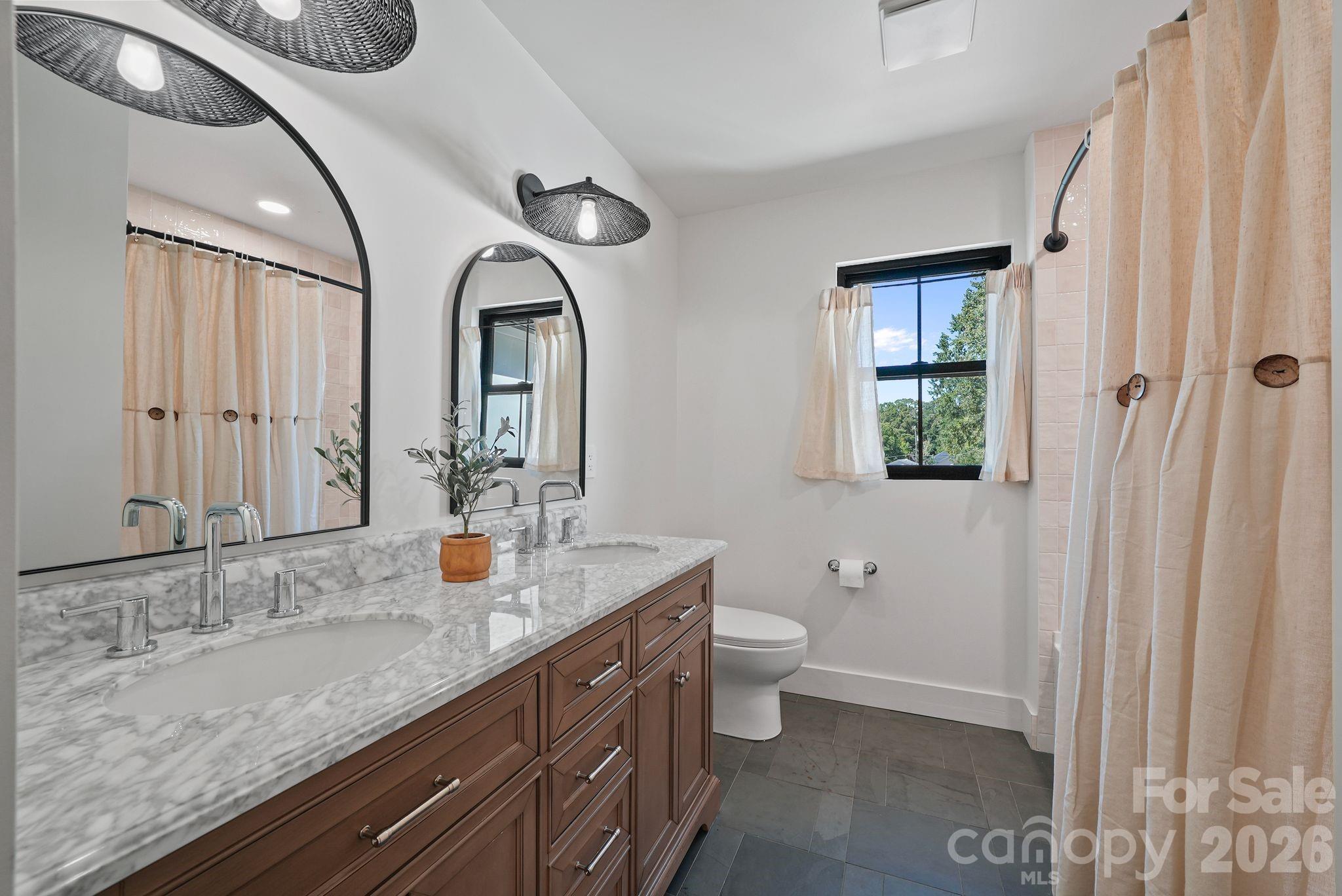 419 Clay Street Property Photo 22