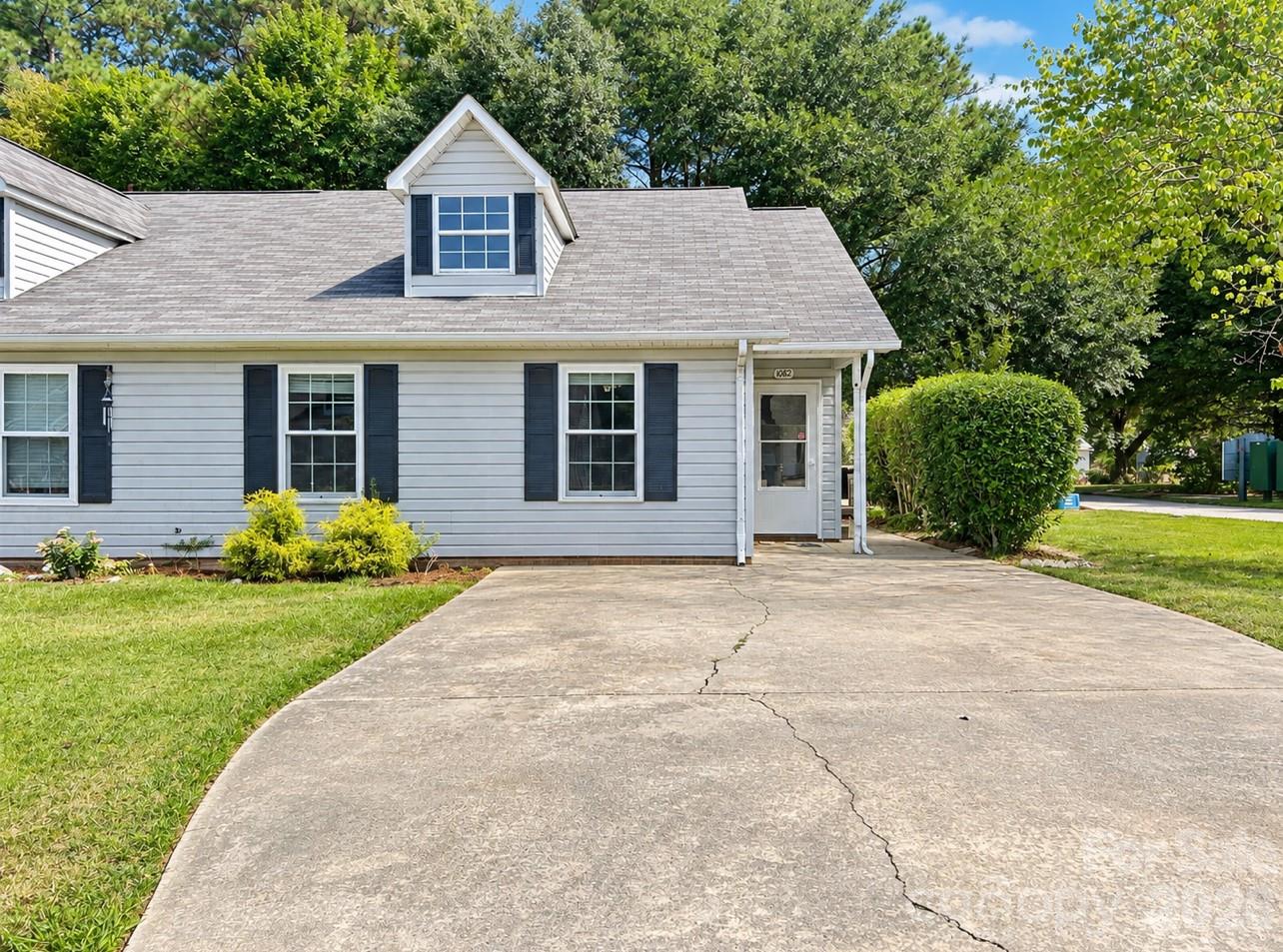 1062 Farm Pond Lane Property Photo 1