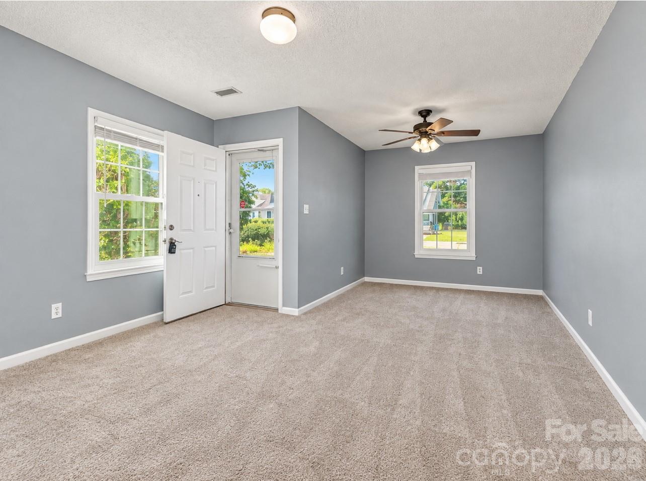 1062 Farm Pond Lane Property Photo 3