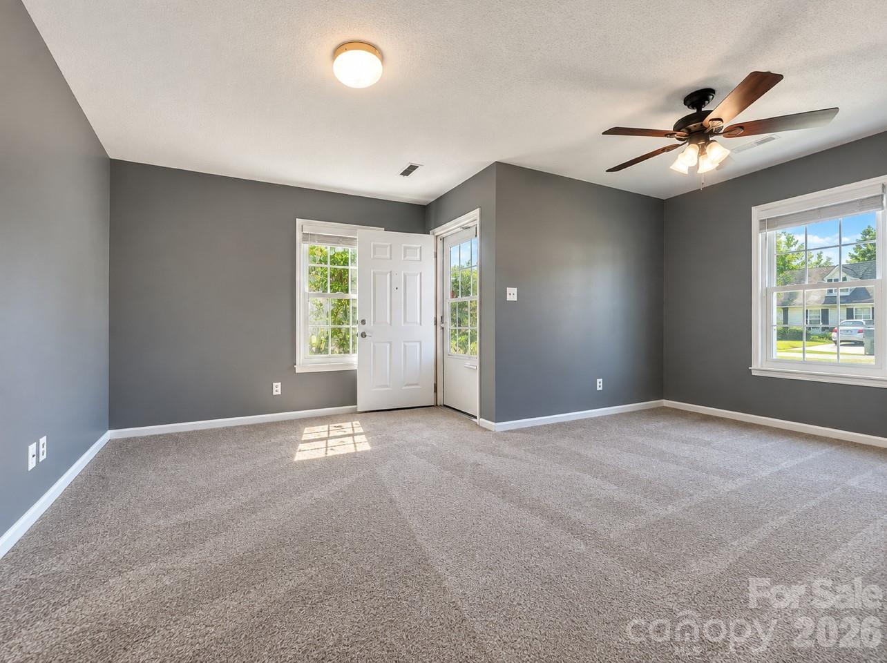 1062 Farm Pond Lane Property Photo 4