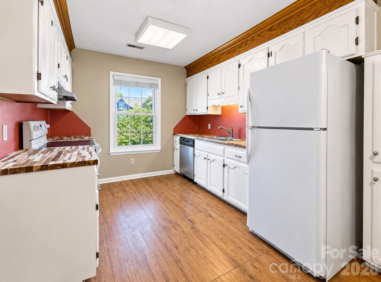 1062 Farm Pond Lane Property Photo 6