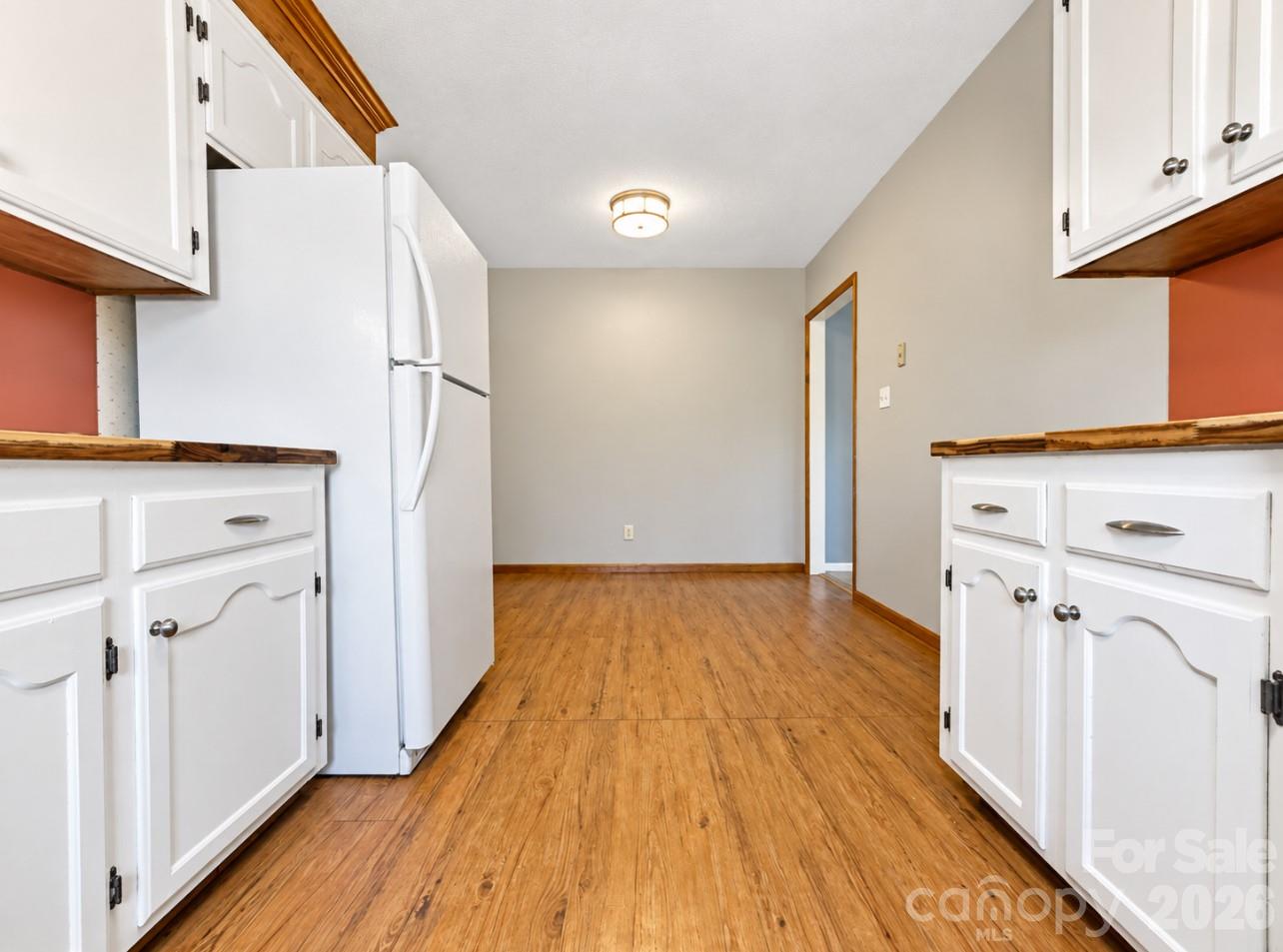 1062 Farm Pond Lane Property Photo 8