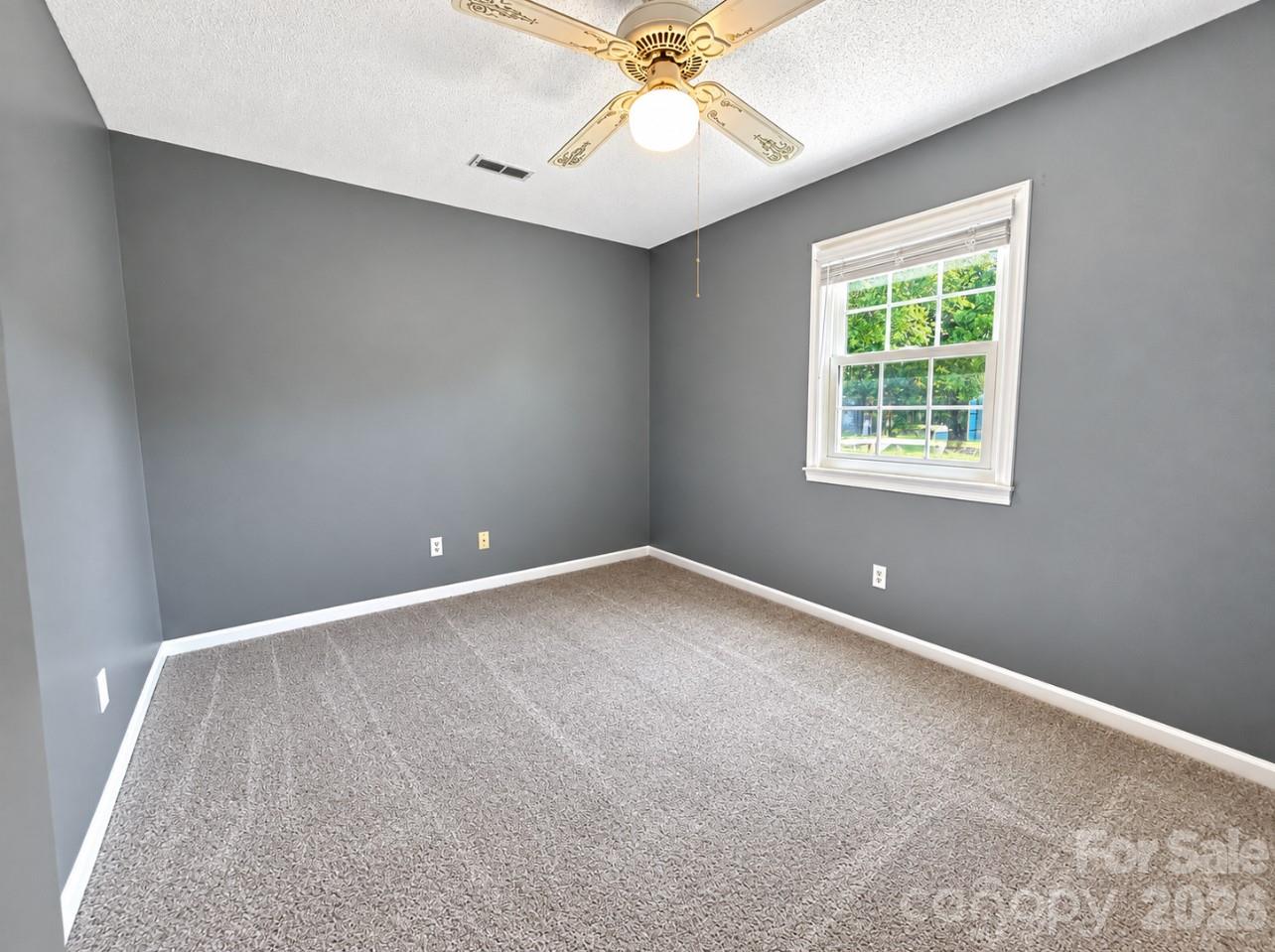 1062 Farm Pond Lane Property Photo 9