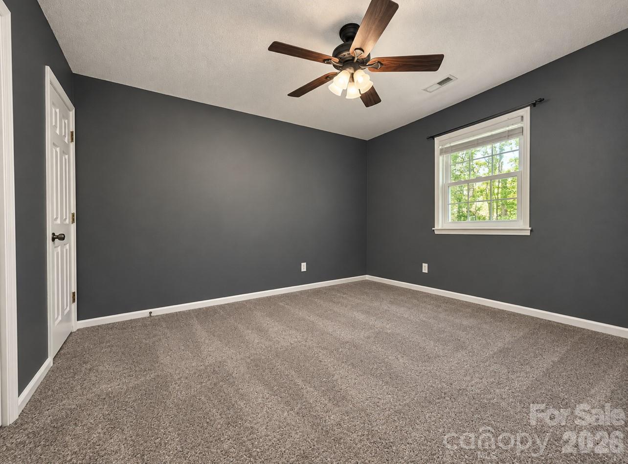 1062 Farm Pond Lane Property Photo 12