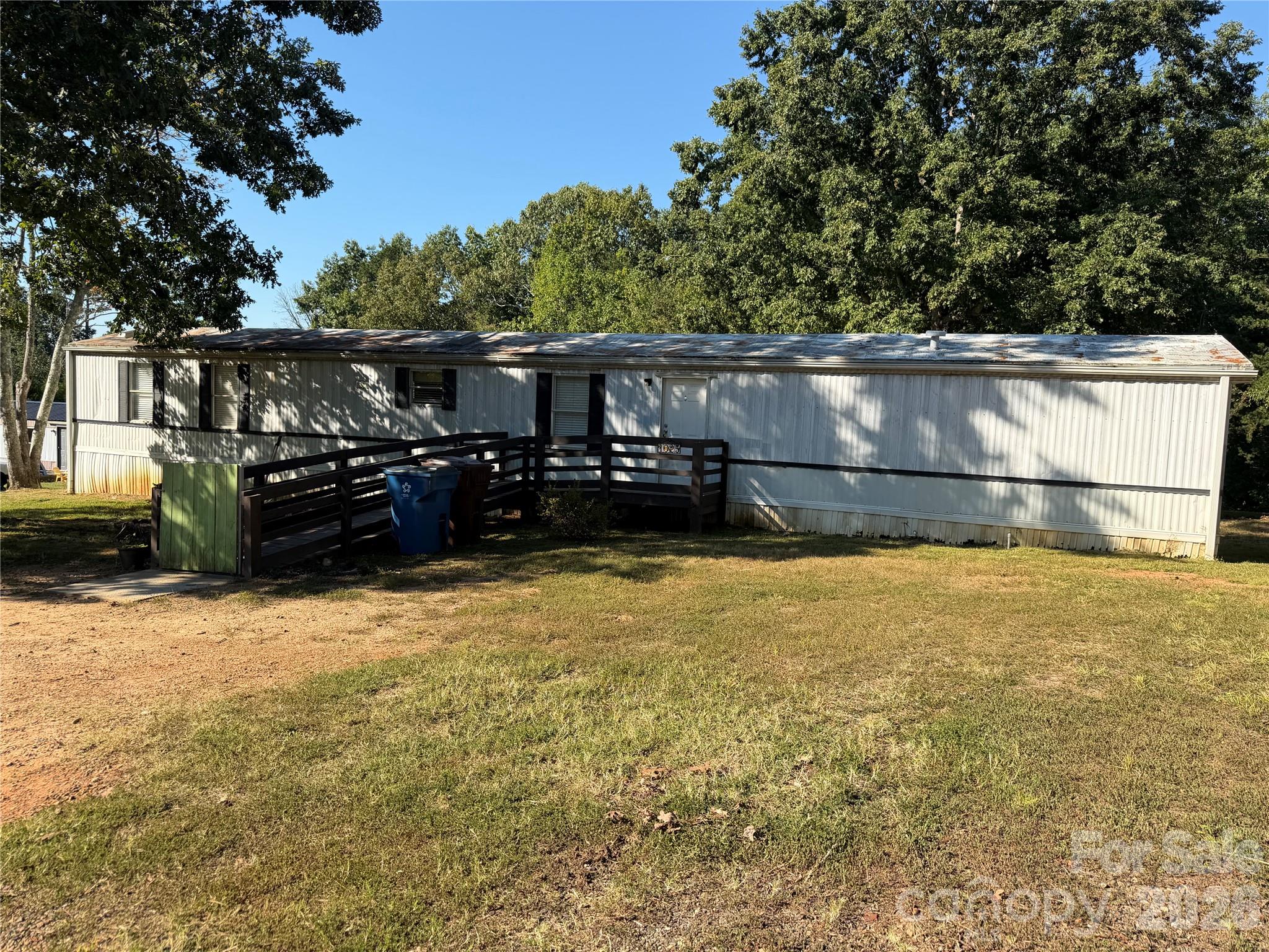 1025 29th Street Place Property Photo 1