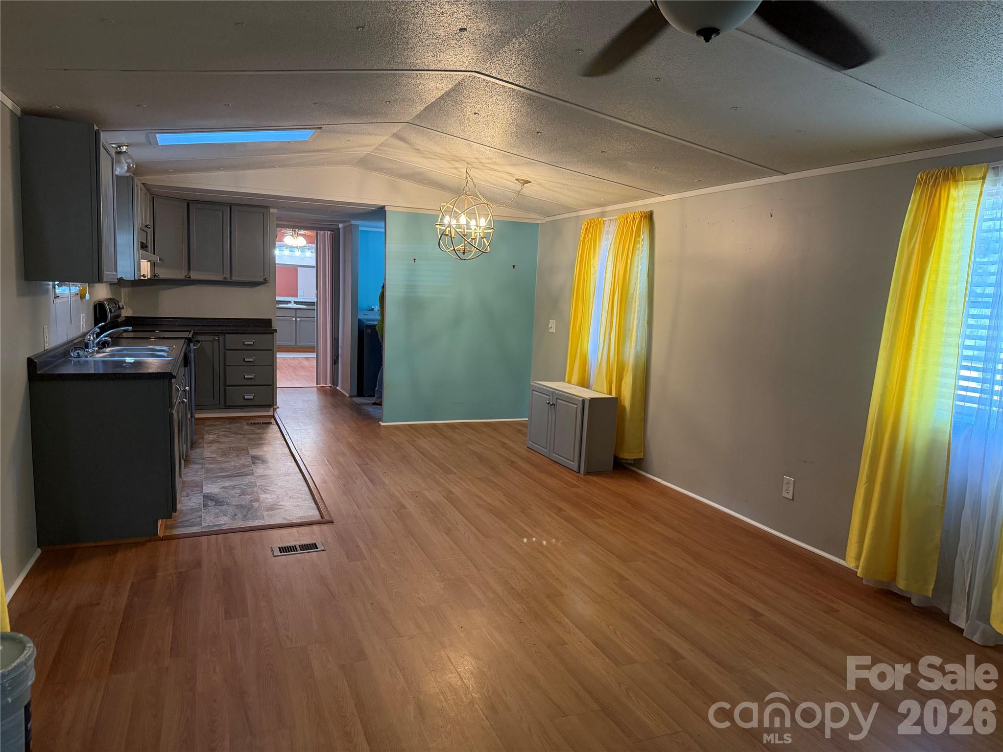 1025 29th Street Place Property Photo 3