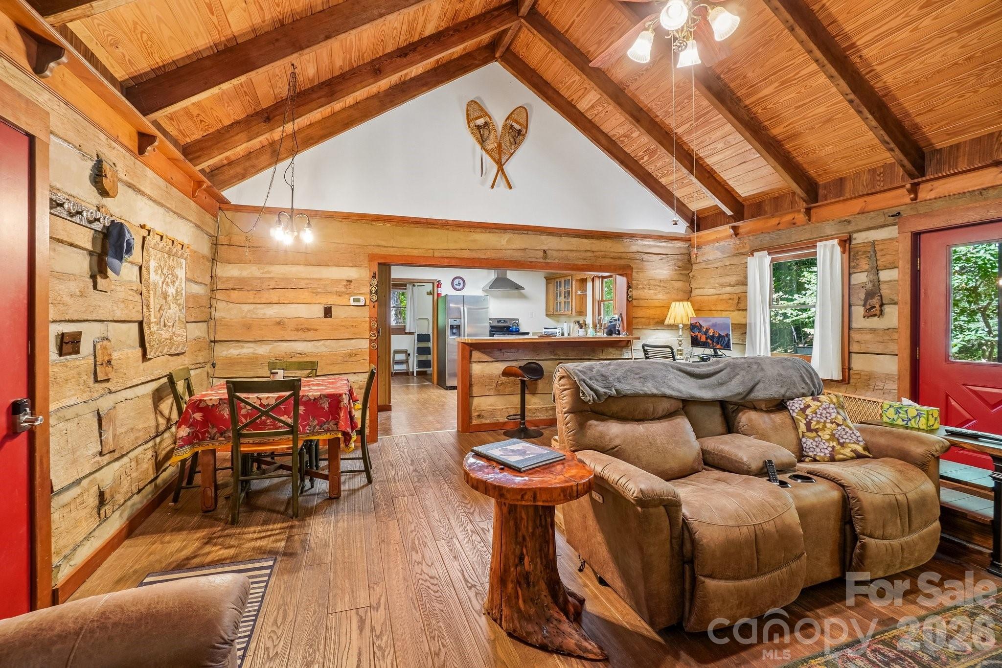 988 English Ridge Drive Property Photo 1