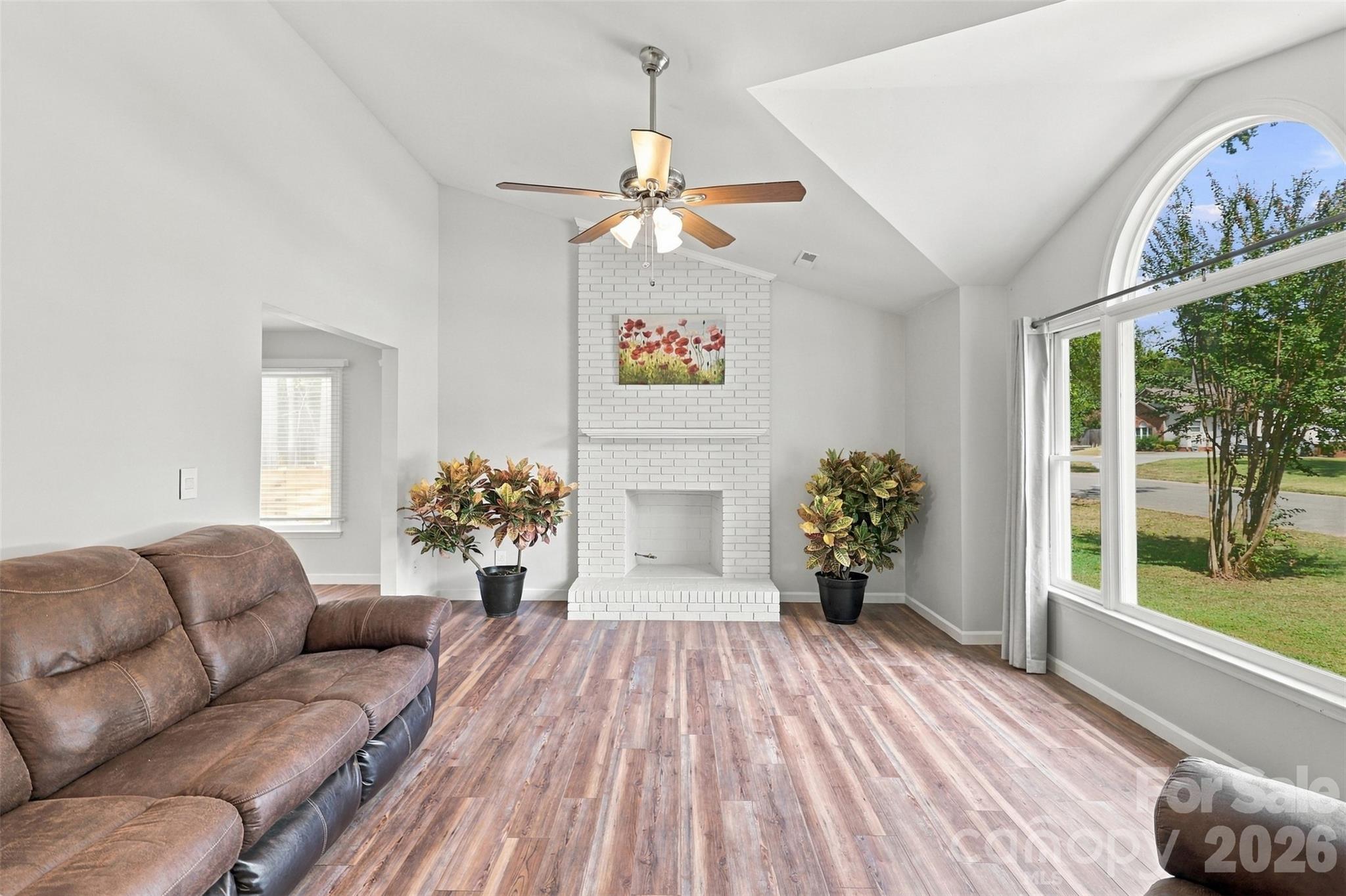 3000 Faircroft Way Property Photo 4