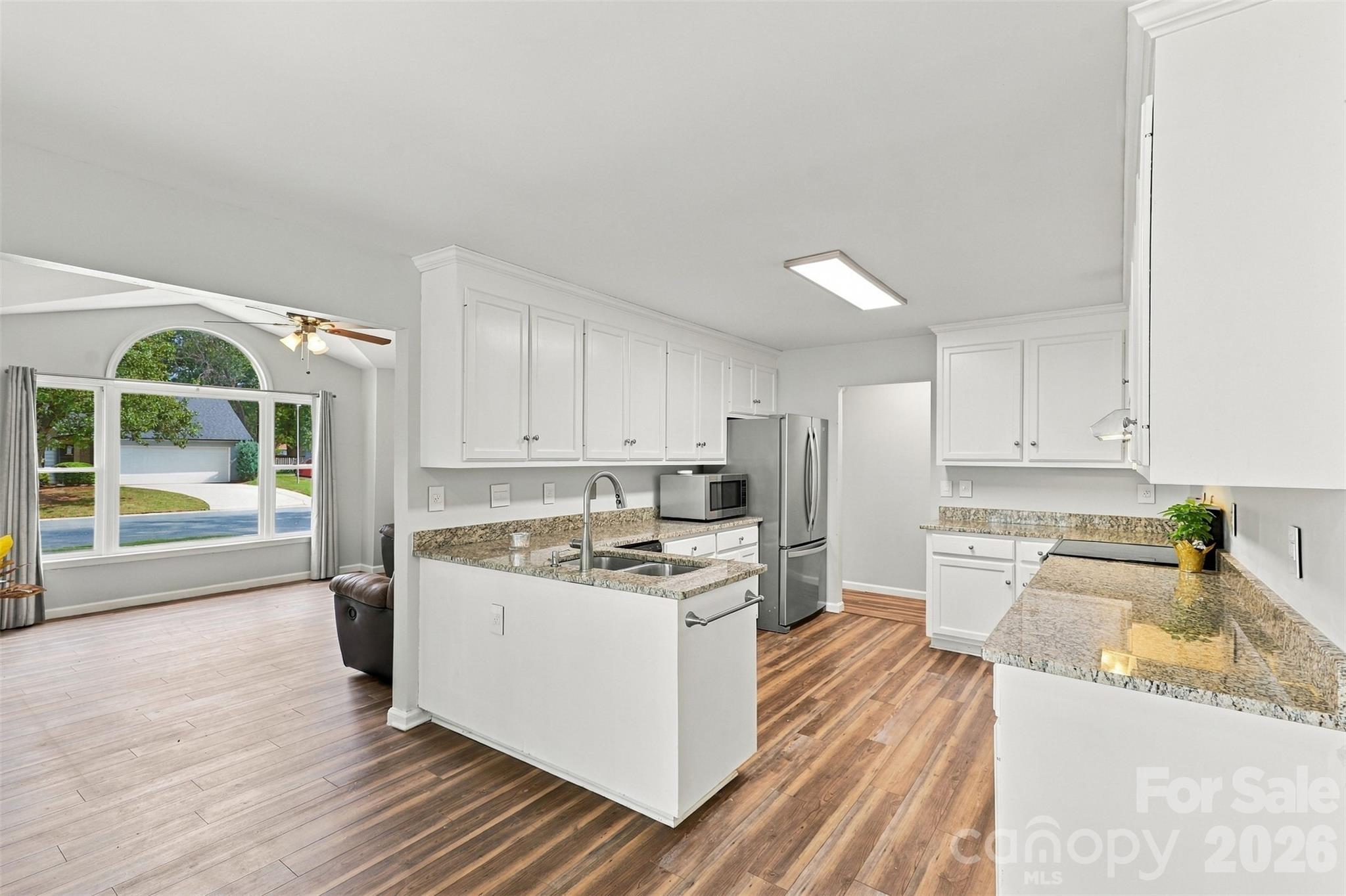 3000 Faircroft Way Property Photo 8
