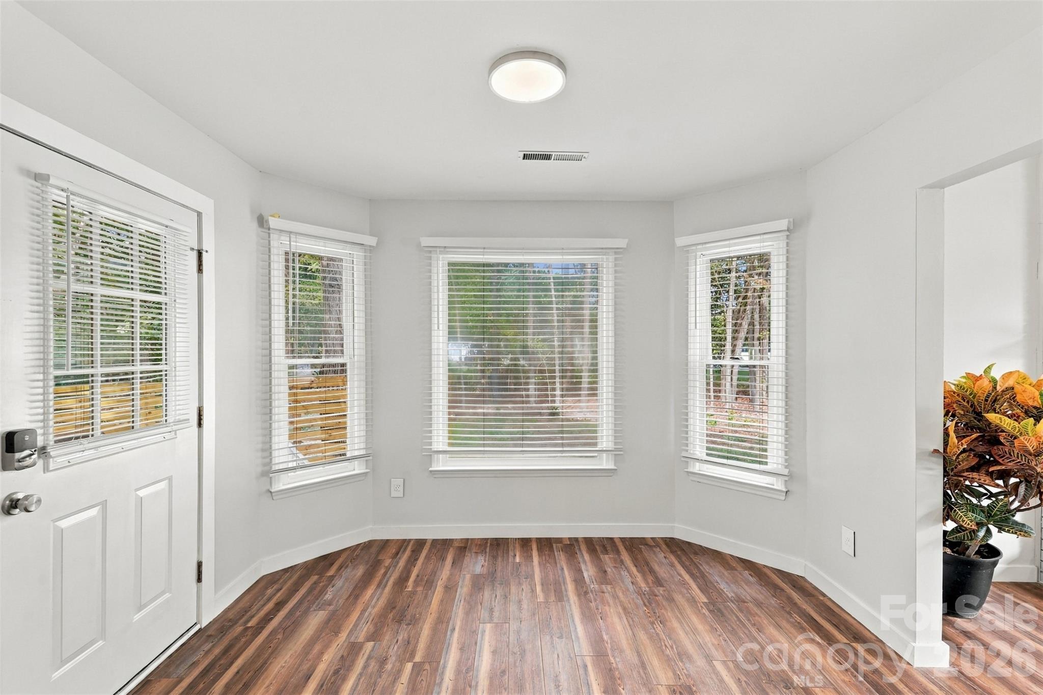 3000 Faircroft Way Property Photo 12