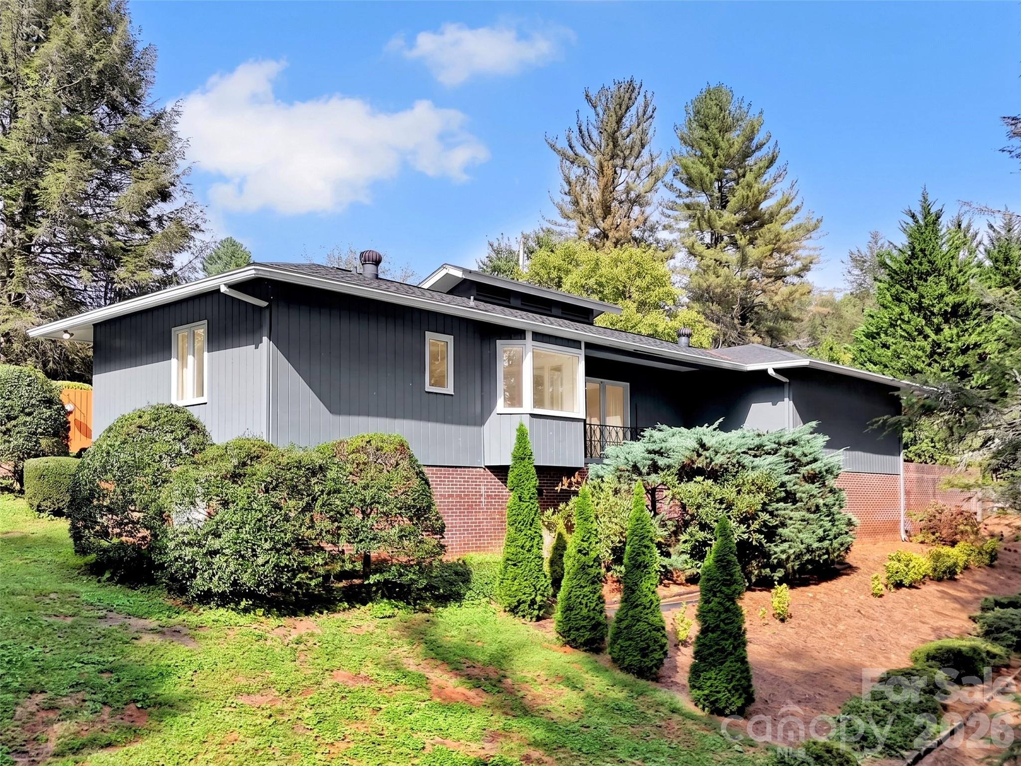 354 Woodside Circle Property Photo 1