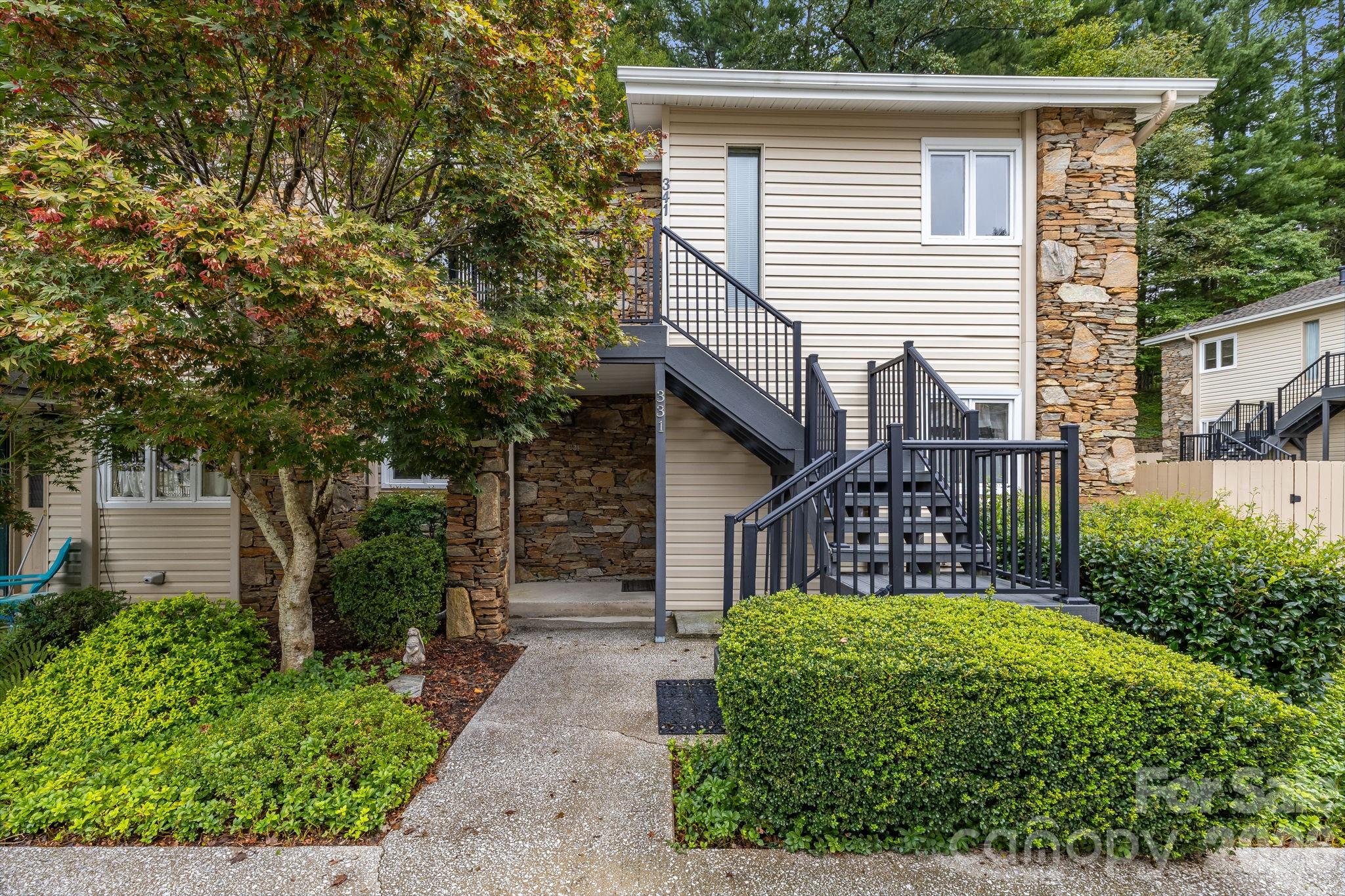 341 N Britton Creek Court Property Photo 1