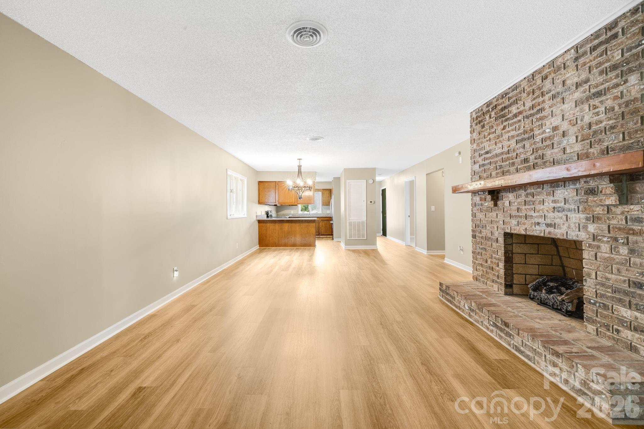 341 N Britton Creek Drive Property Photo 6
