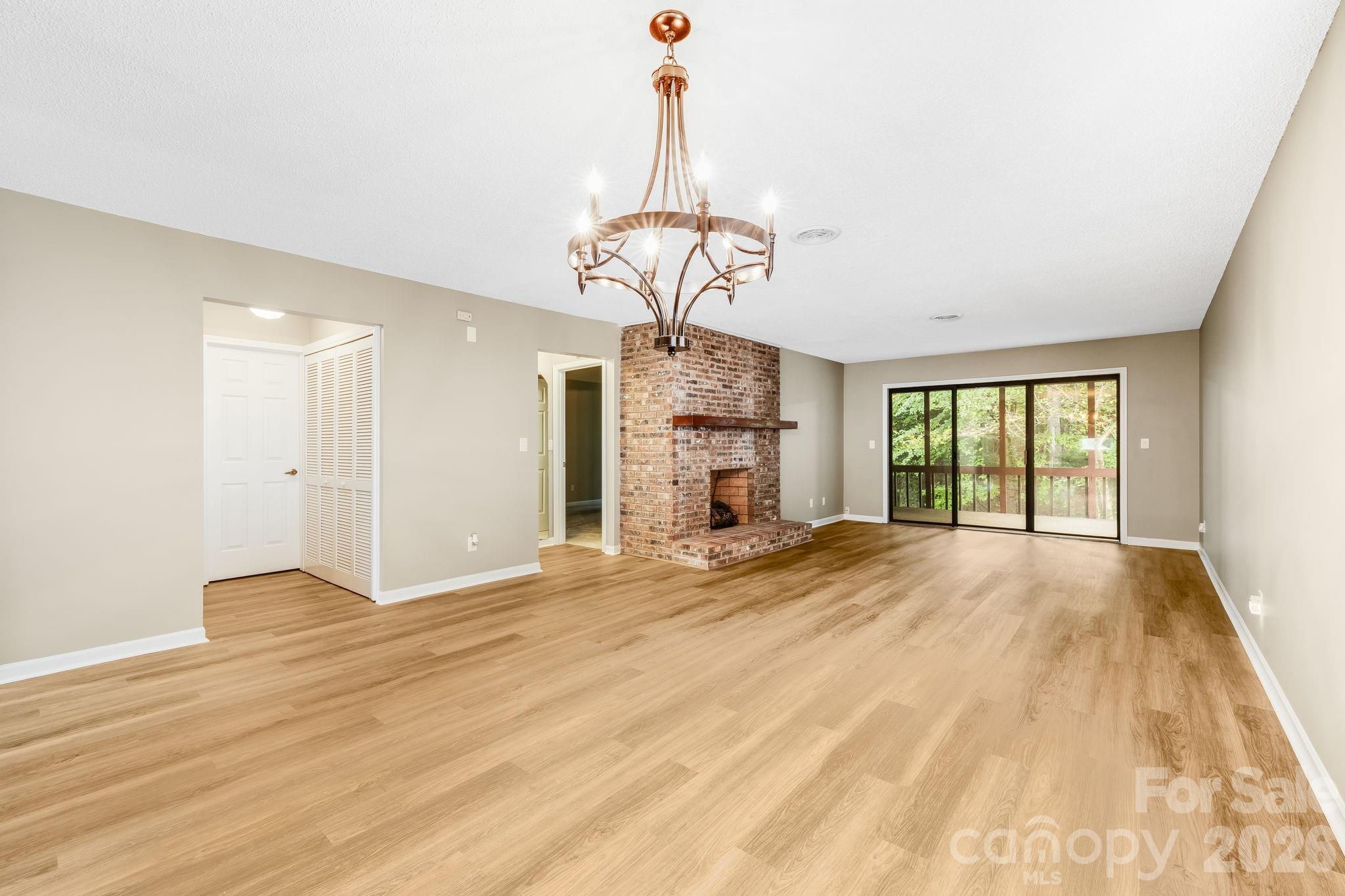 341 N Britton Creek Drive Property Photo 8