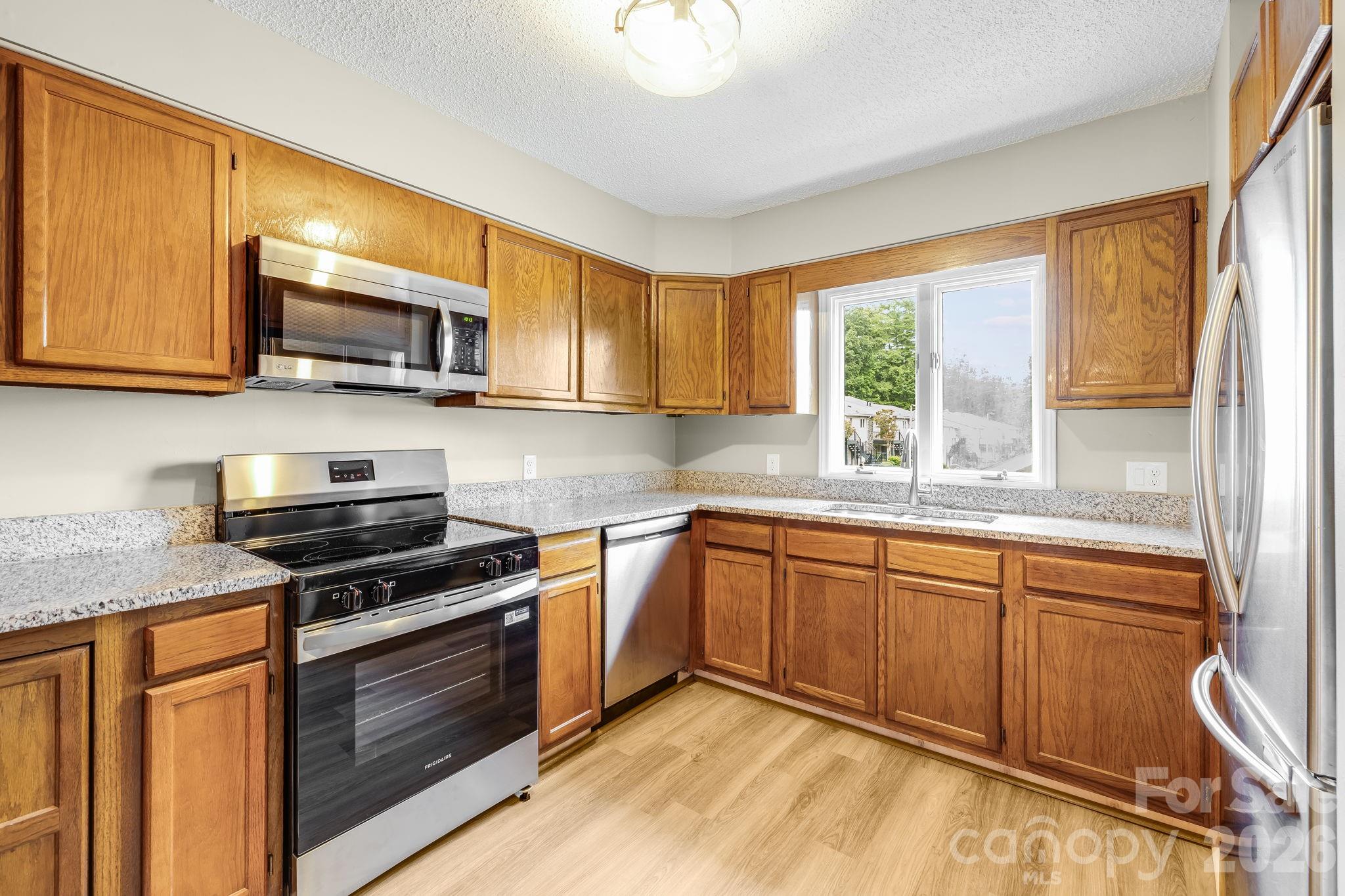 341 N Britton Creek Drive Property Photo 11