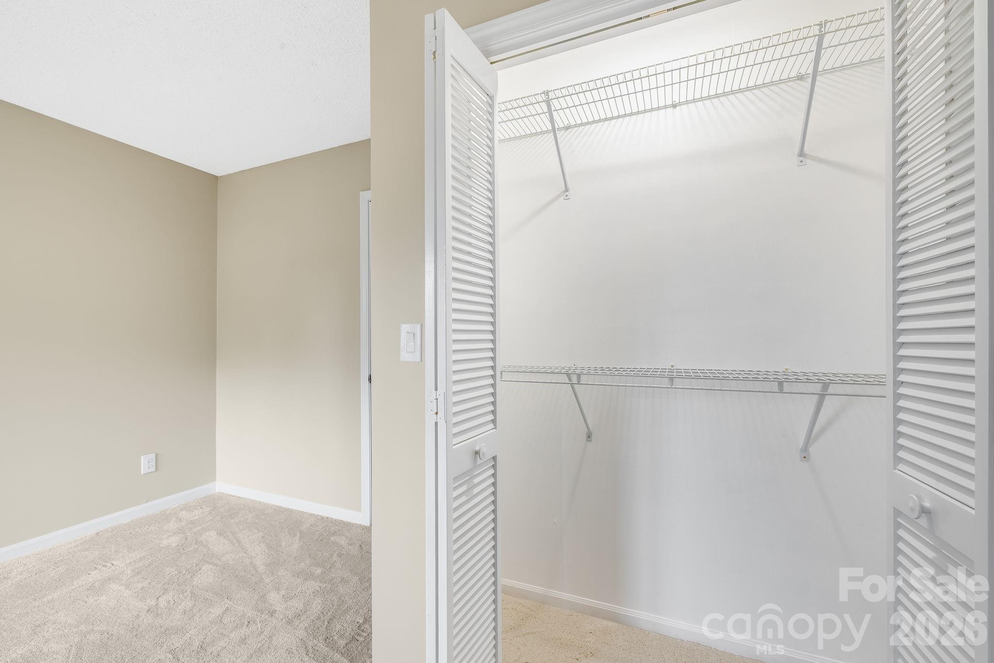 341 N Britton Creek Drive Property Photo 15