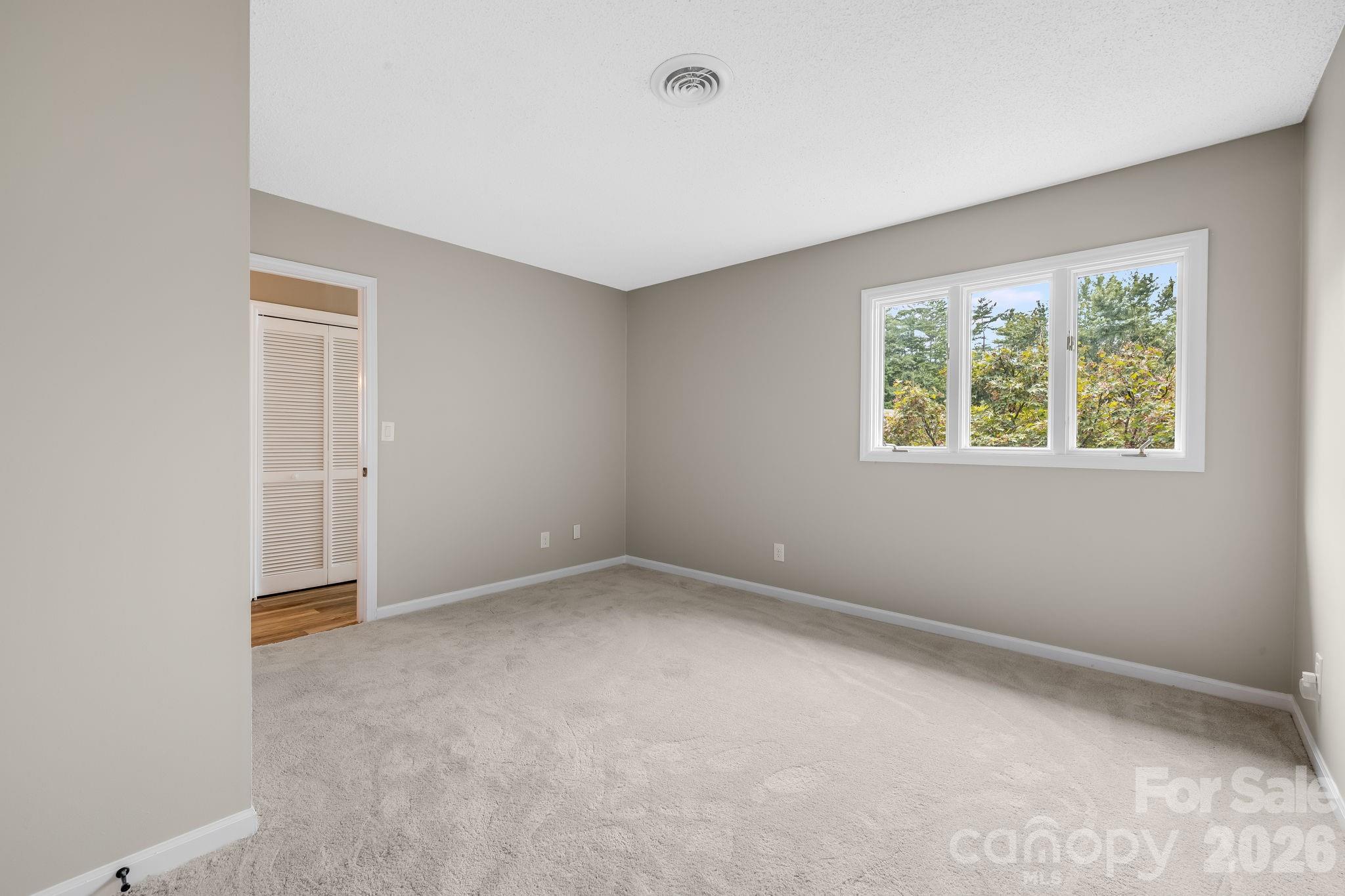 341 N Britton Creek Drive Property Photo 18