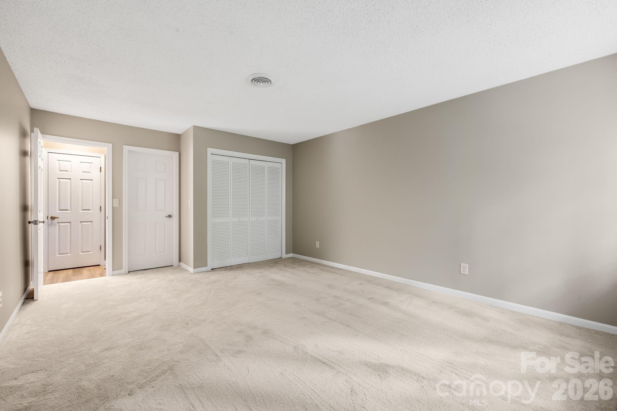 341 N Britton Creek Drive Property Photo 19