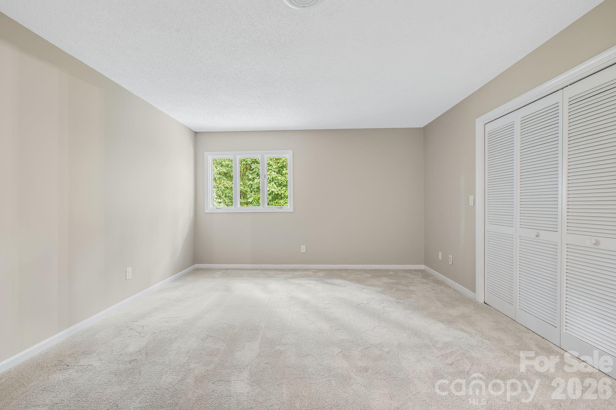 341 N Britton Creek Drive Property Photo 20