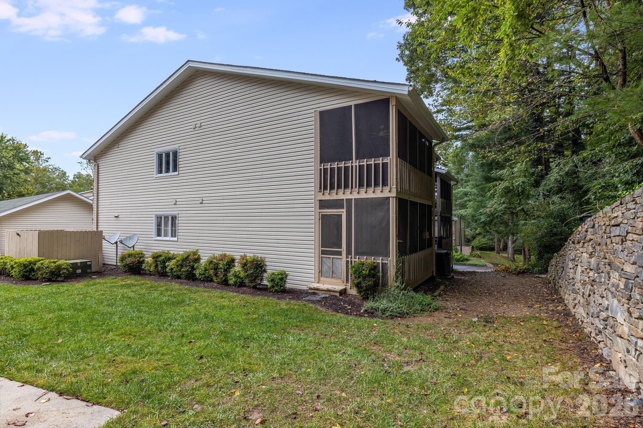 341 N Britton Creek Drive Property Photo 27