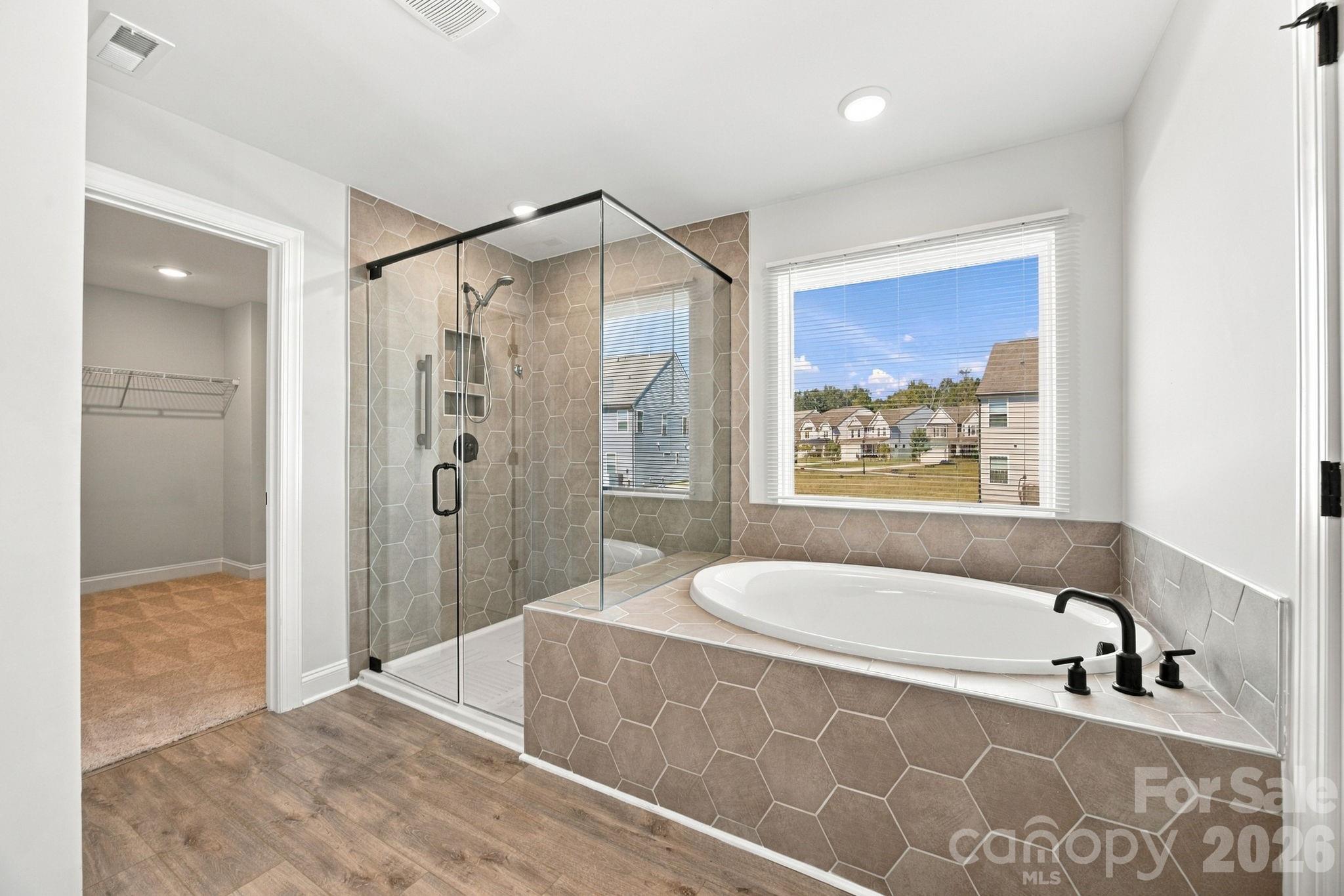 2020 Embassy Court Property Photo 31