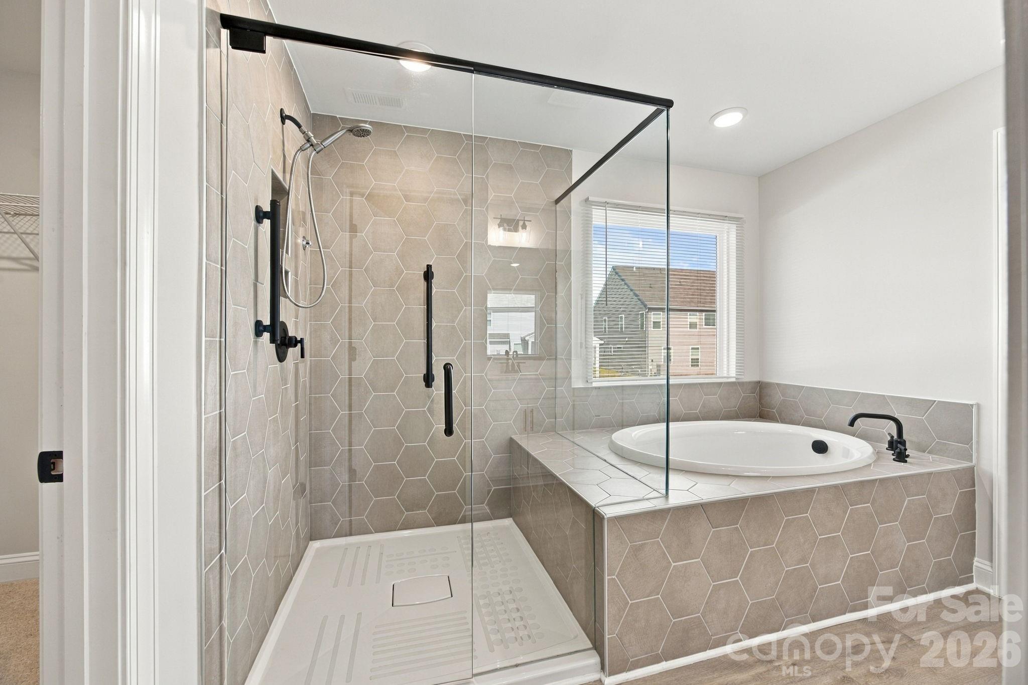 2020 Embassy Court Property Photo 32