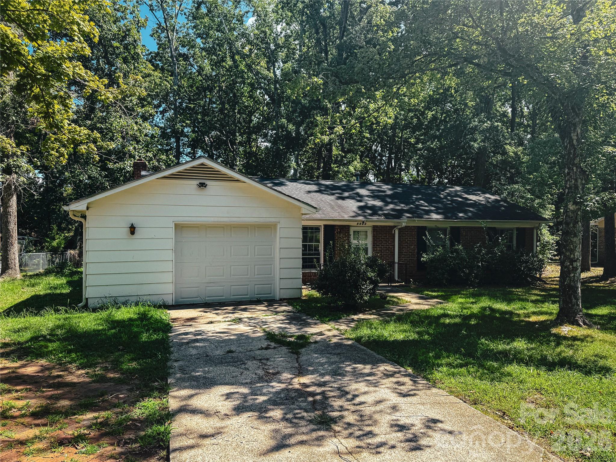 5500 Whippoorwill Street Property Photo 4