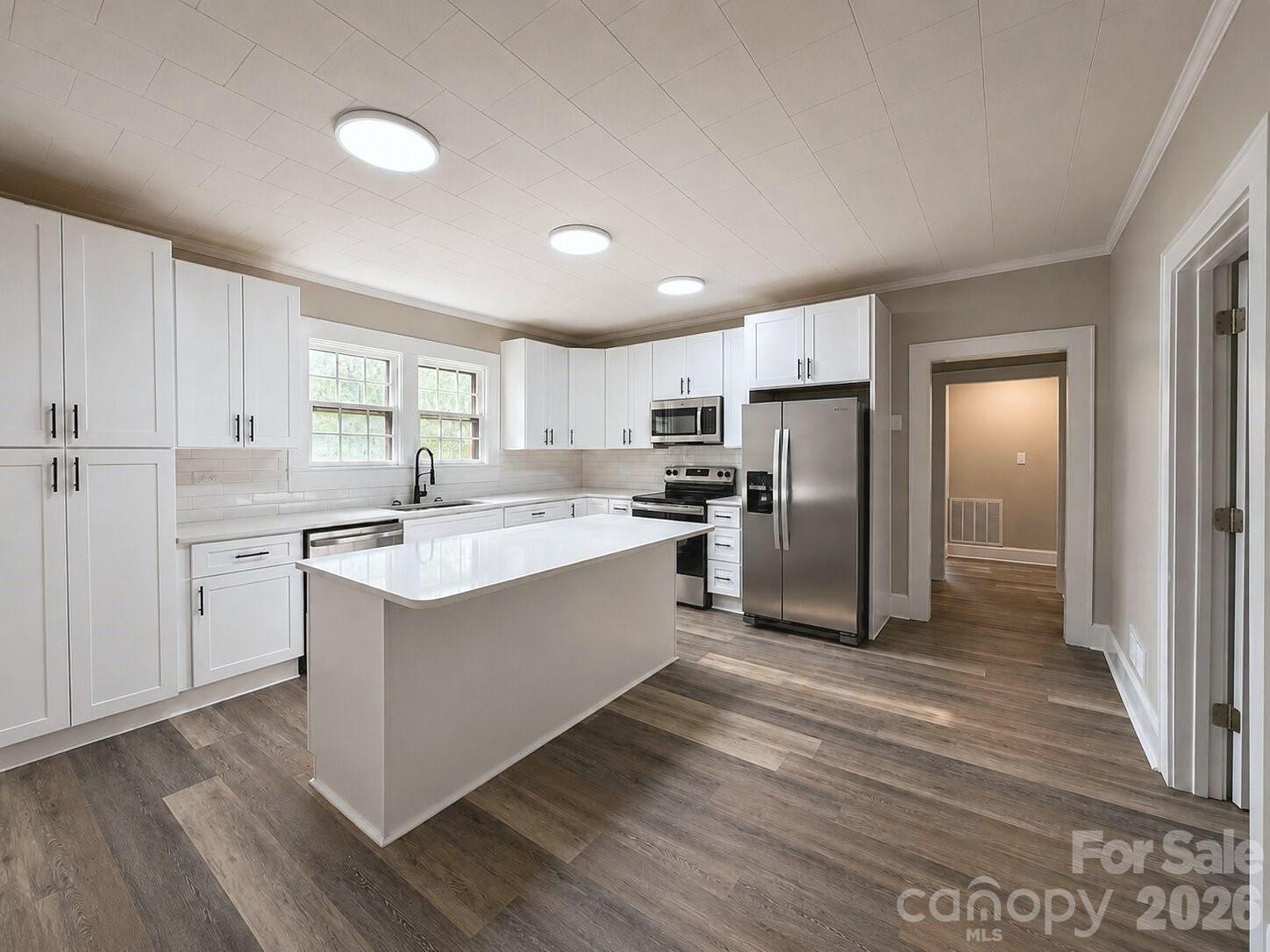 113 Mountain View Street Property Photo 8