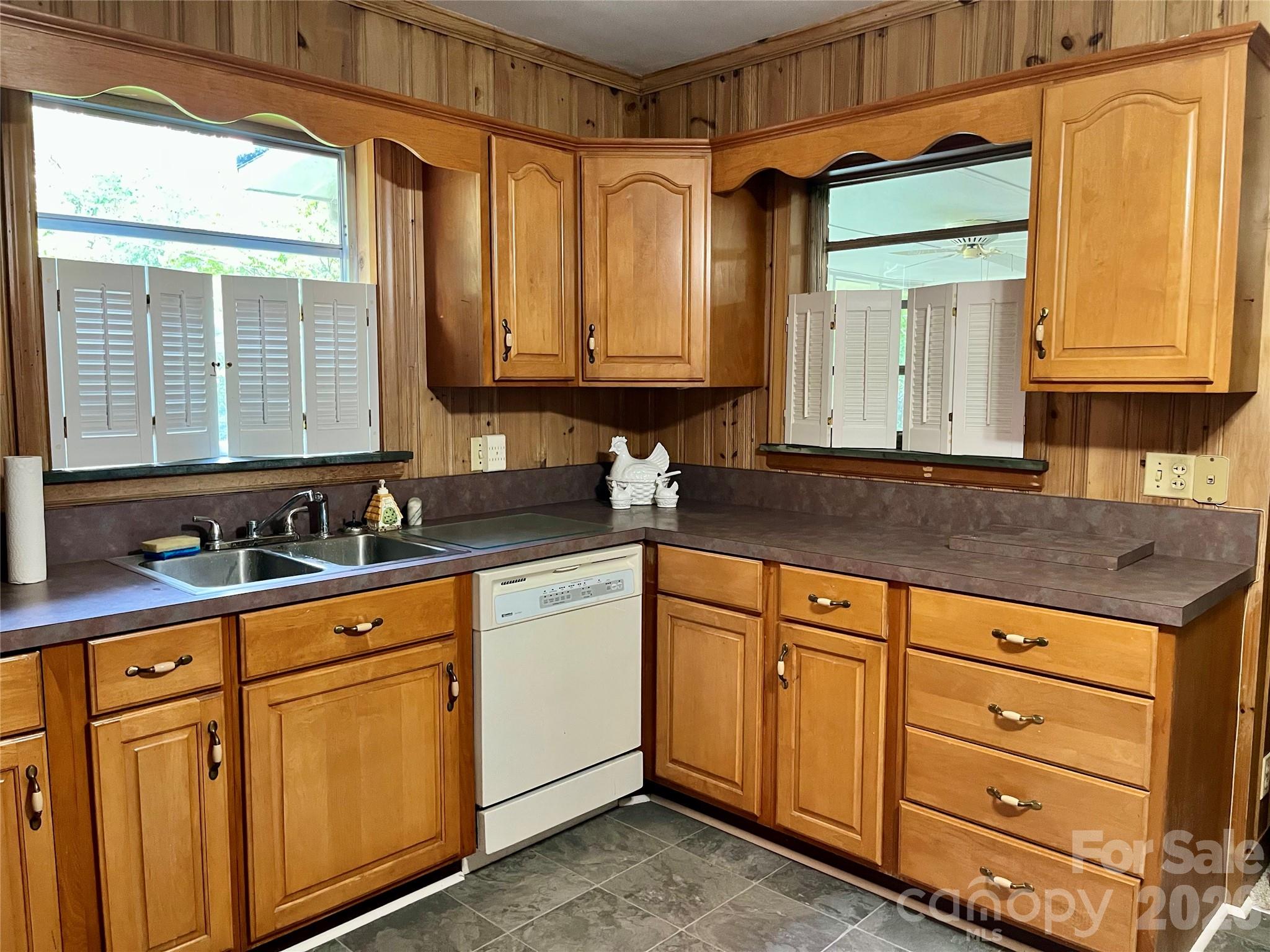 521 Courtney Lane Property Photo 13