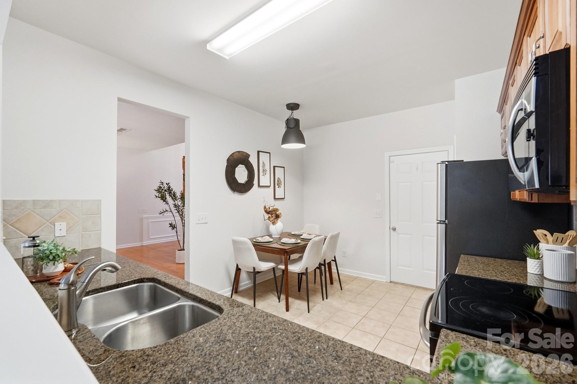 9247 Mcalwaine Preserve Avenue Property Photo 12