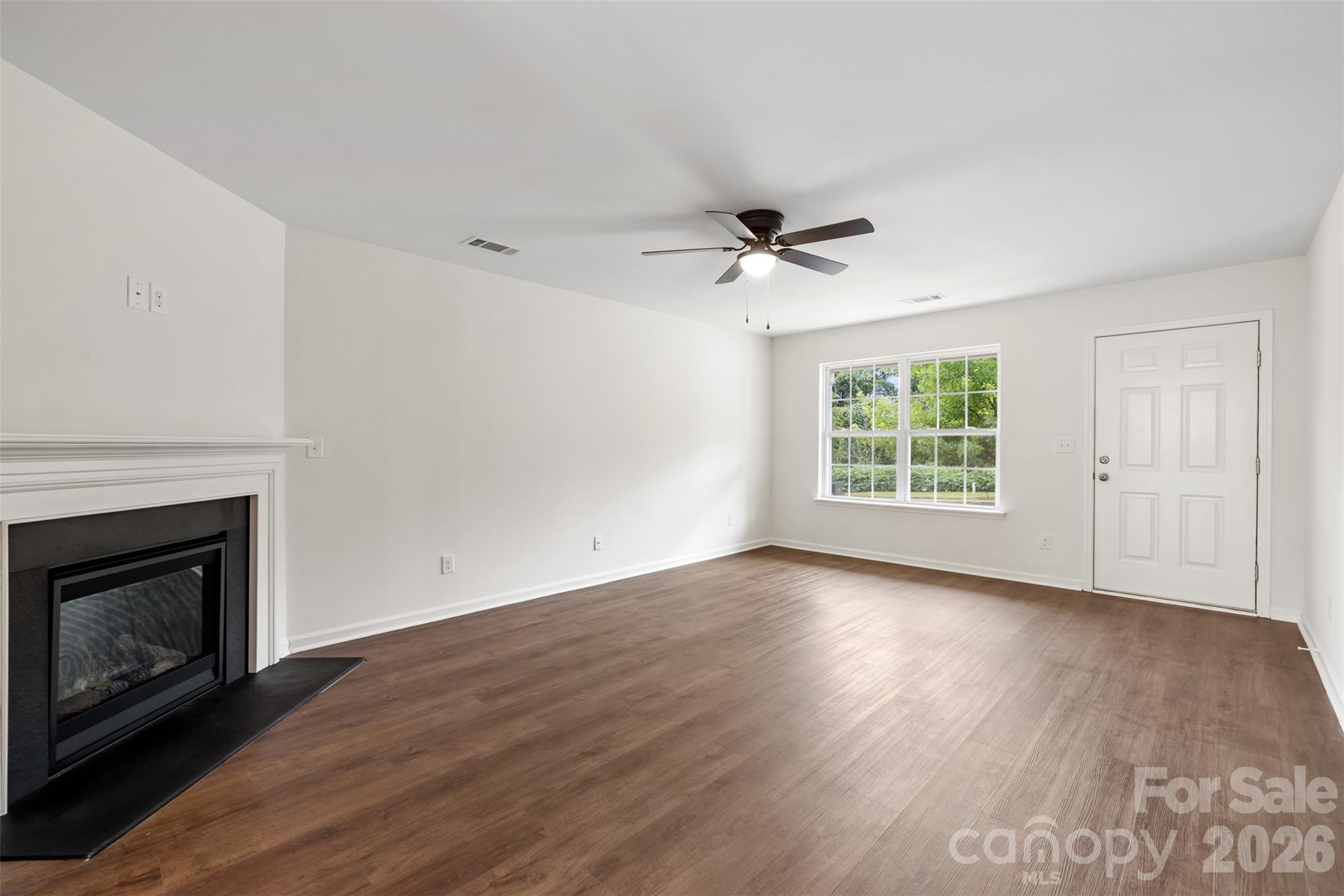 2824 Easton Knoll Drive Property Photo 5