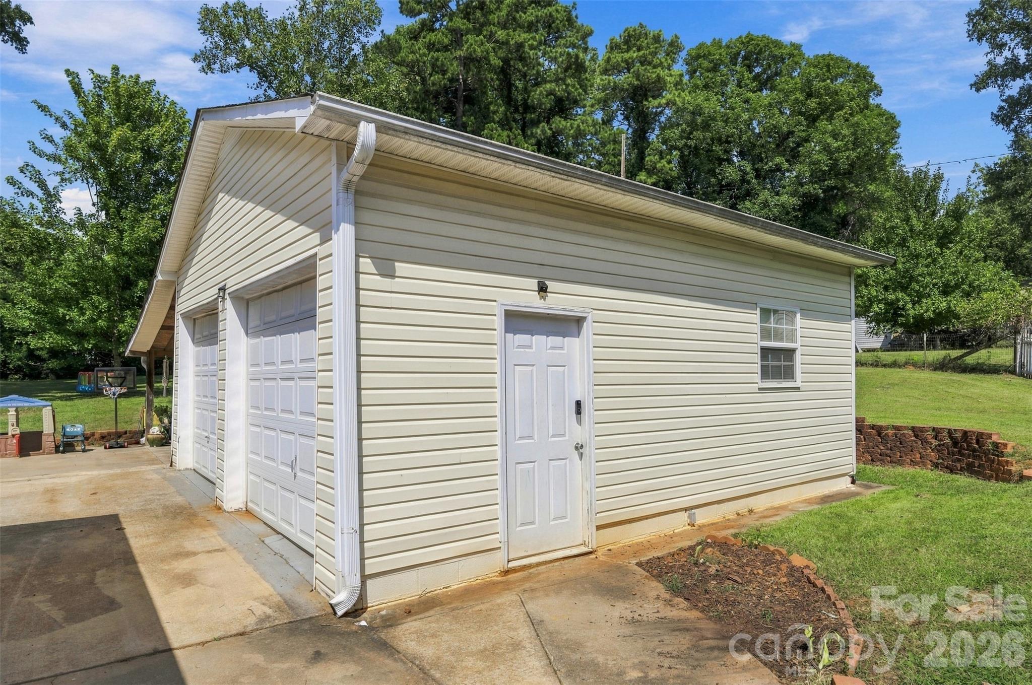 222 Wiley Avenue Property Photo 28