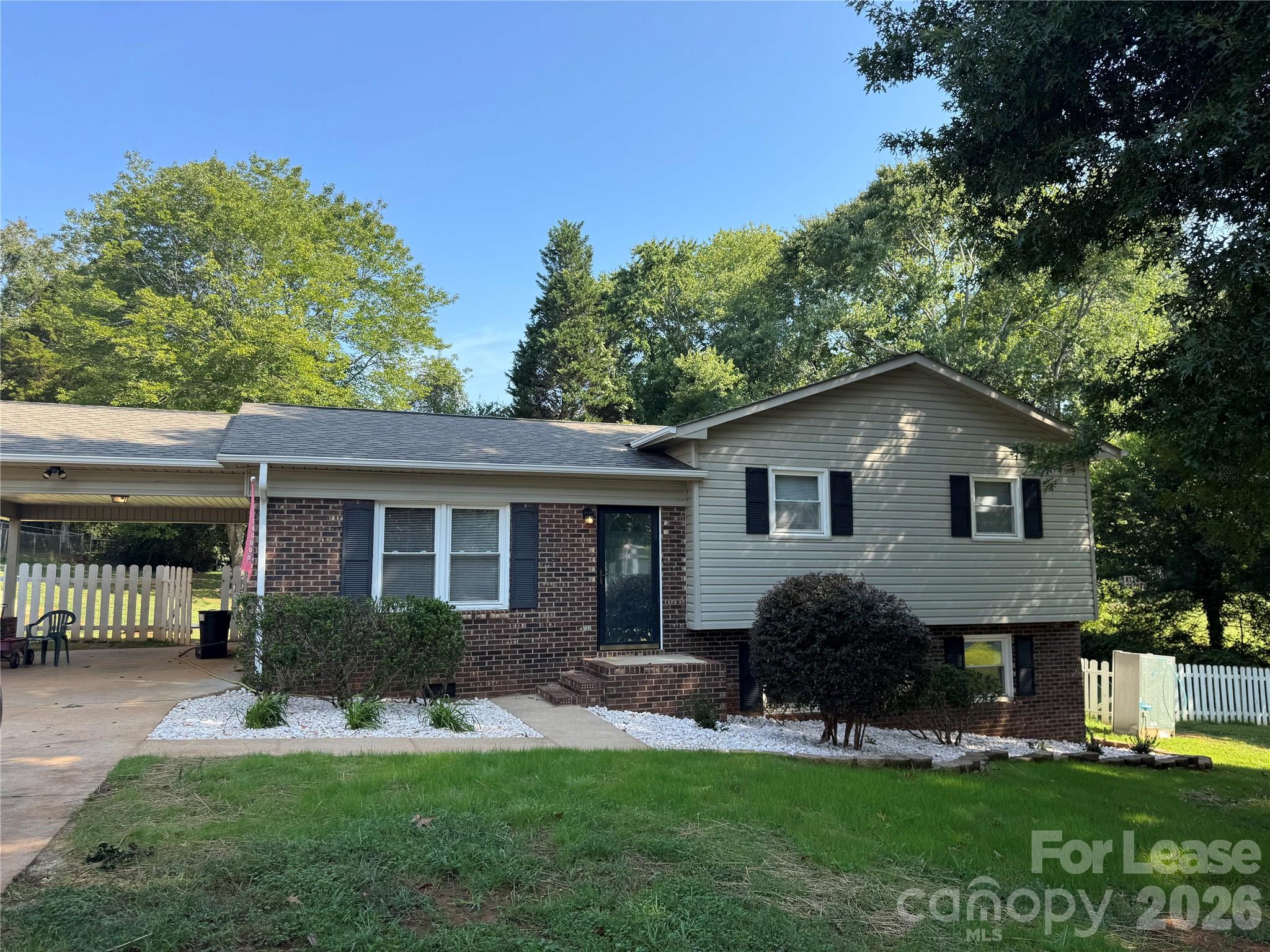5672 Claridge Drive Property Photo 1