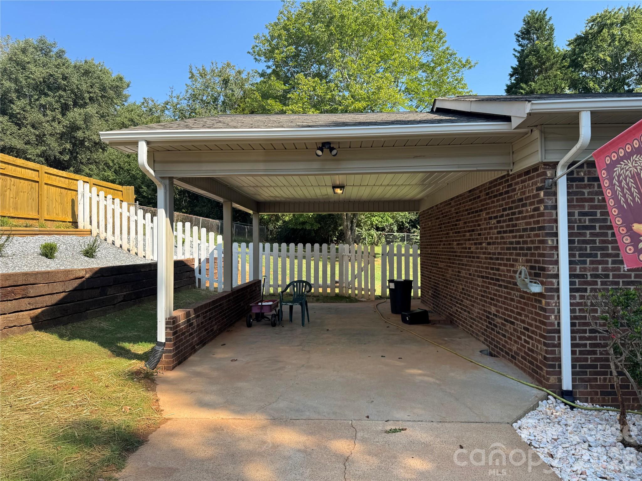 5672 Claridge Drive Property Photo 3