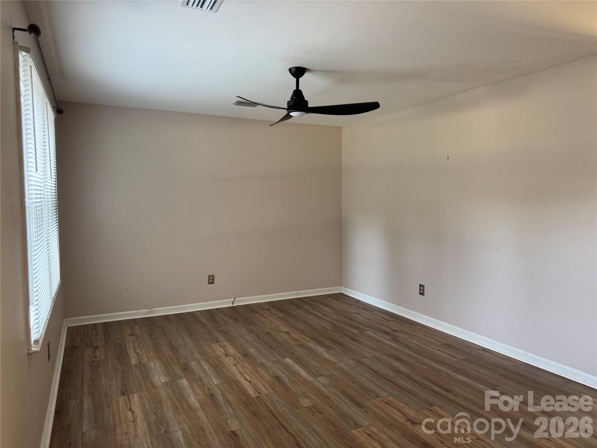 5672 Claridge Drive Property Photo 4