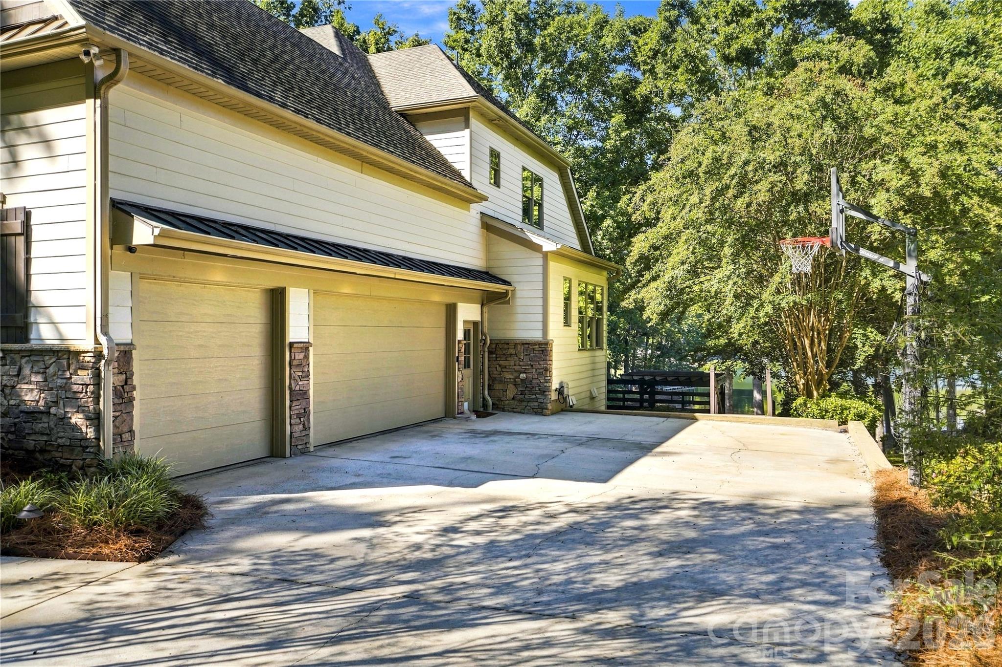 2227 Metcalf Drive Property Photo 10