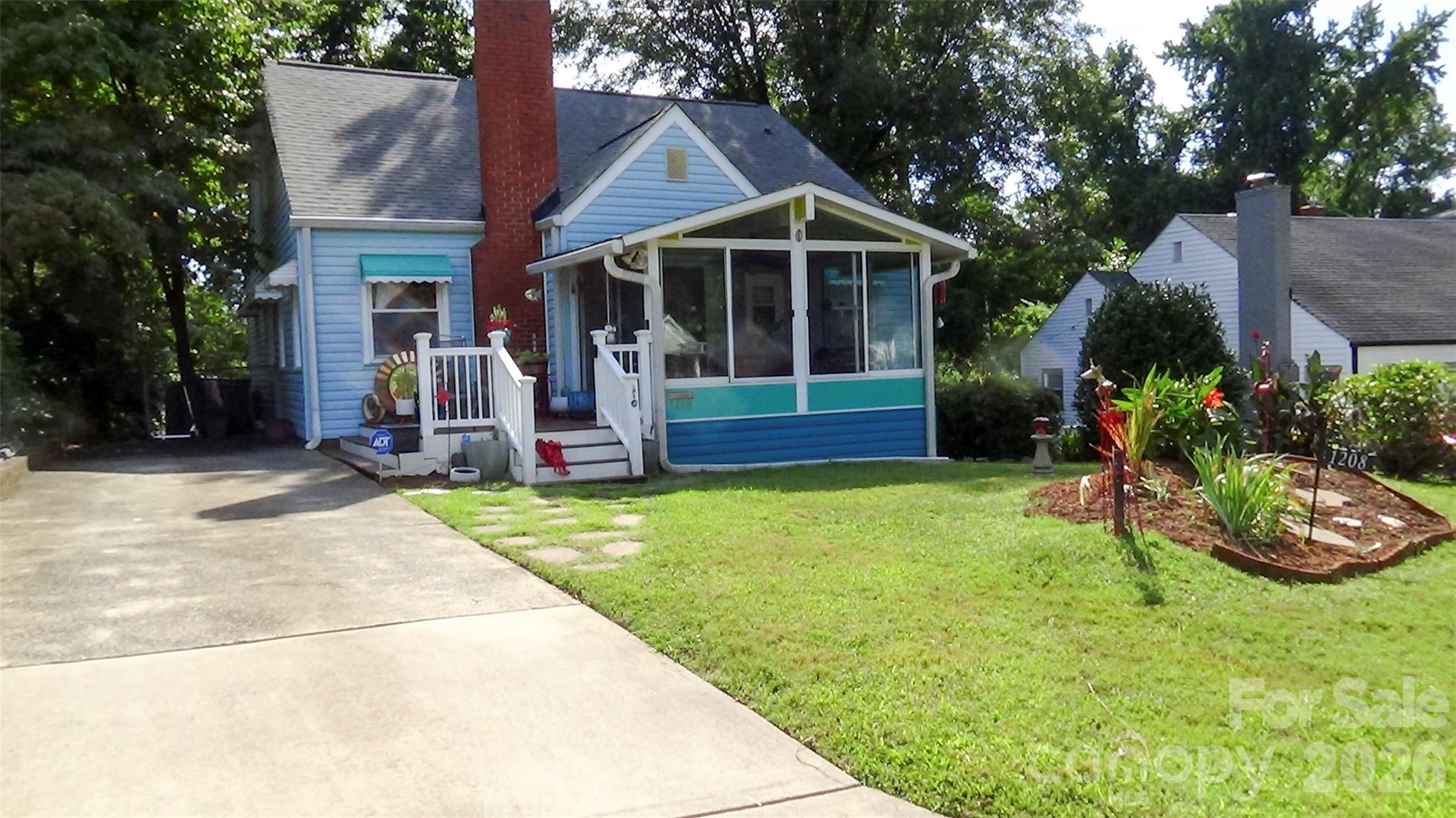 1208 Dade Street Property Photo 1