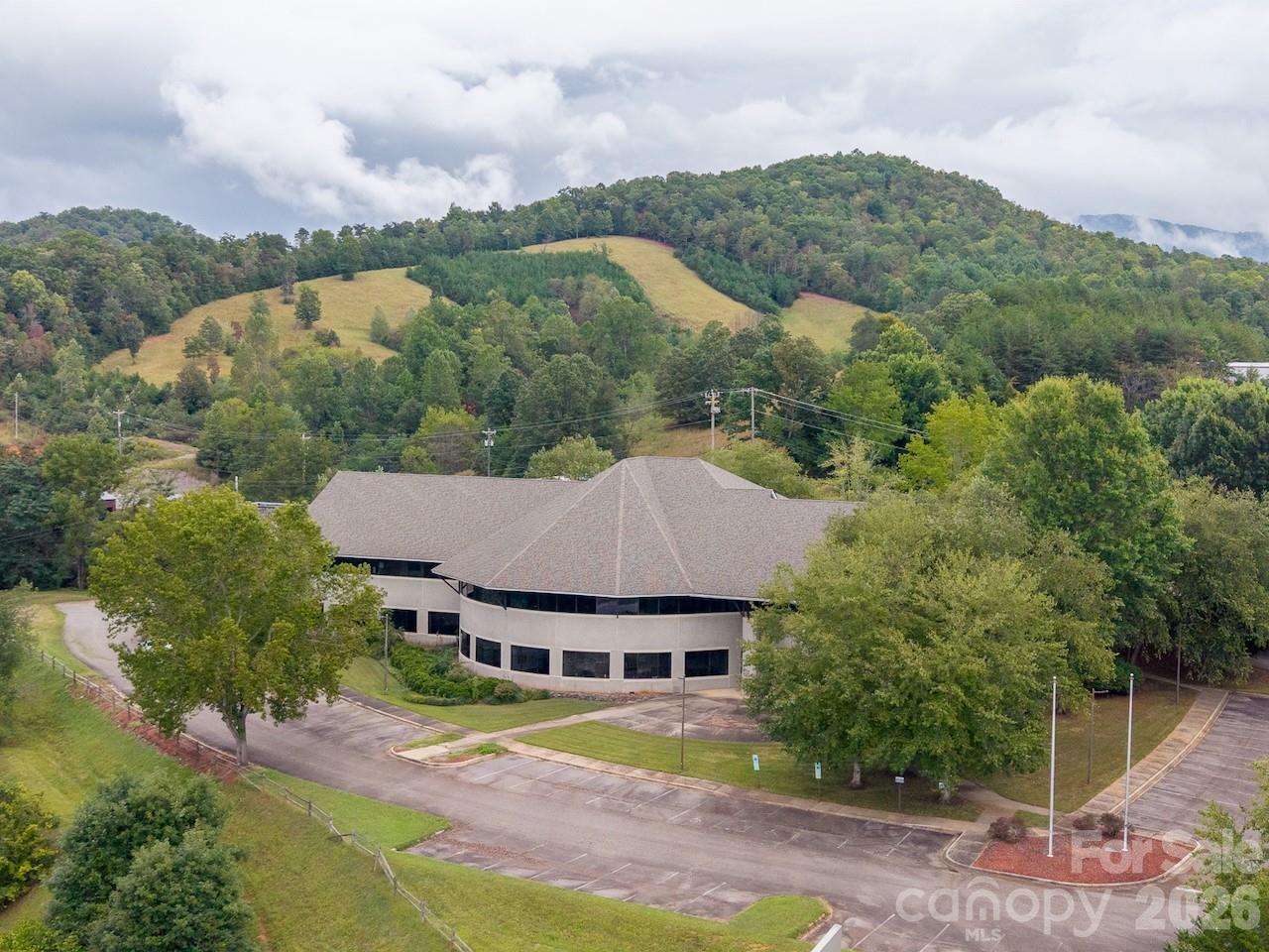 301 Np And L Loop Property Photo 1