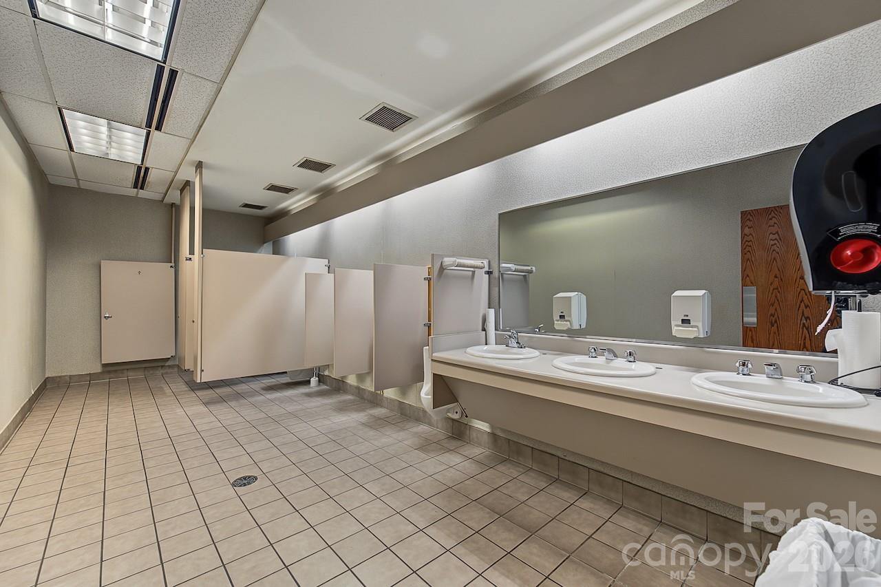 301 Np And L Loop Property Photo 25