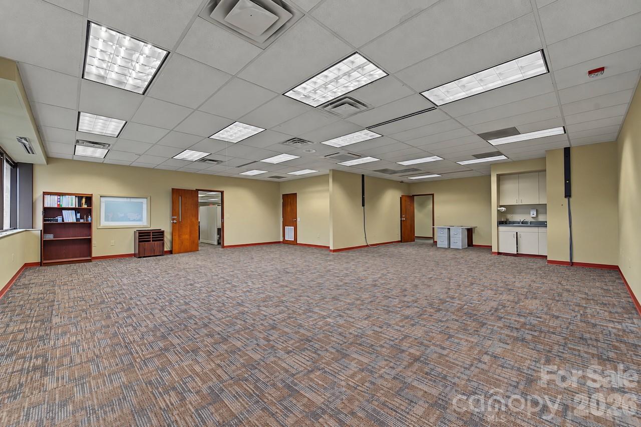 301 Np And L Loop Property Photo 38