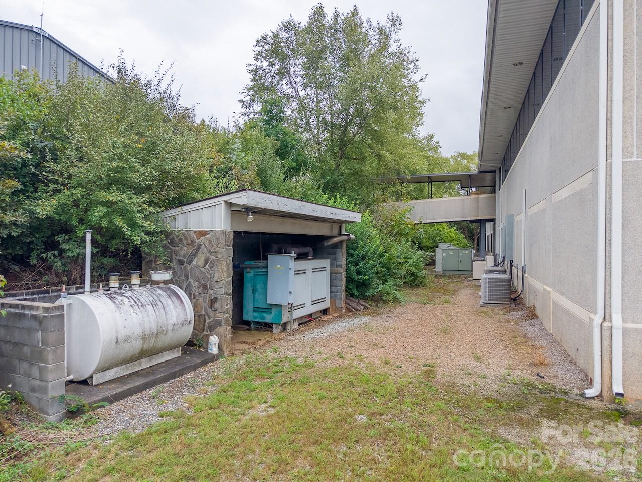 301 Np And L Loop Property Photo 45