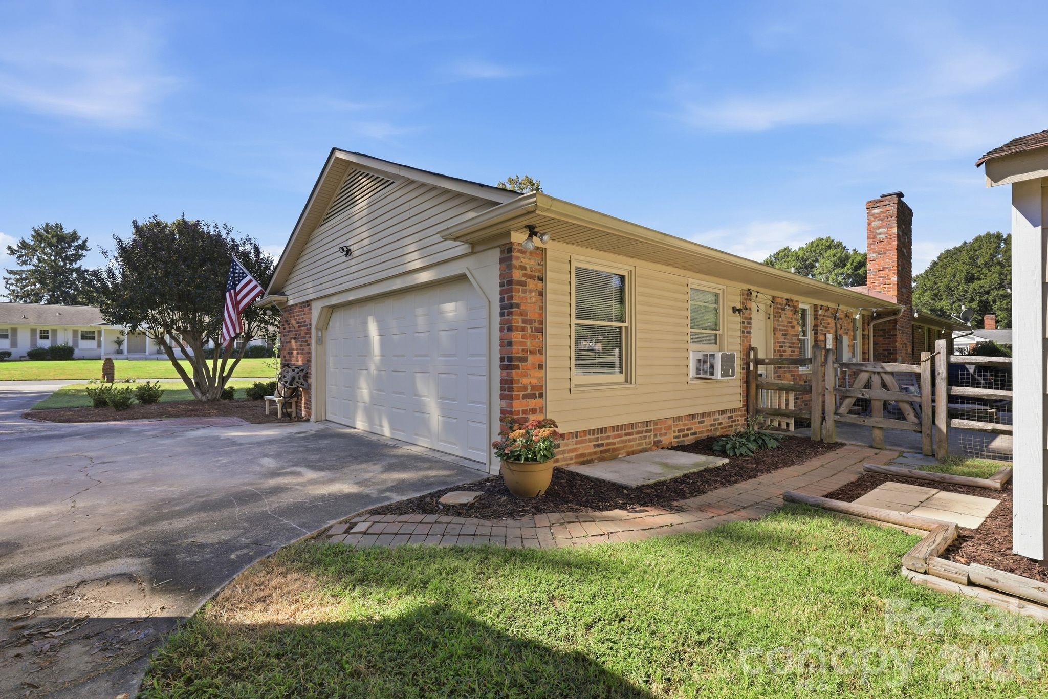 8317 Fallsdale Drive Property Photo 33