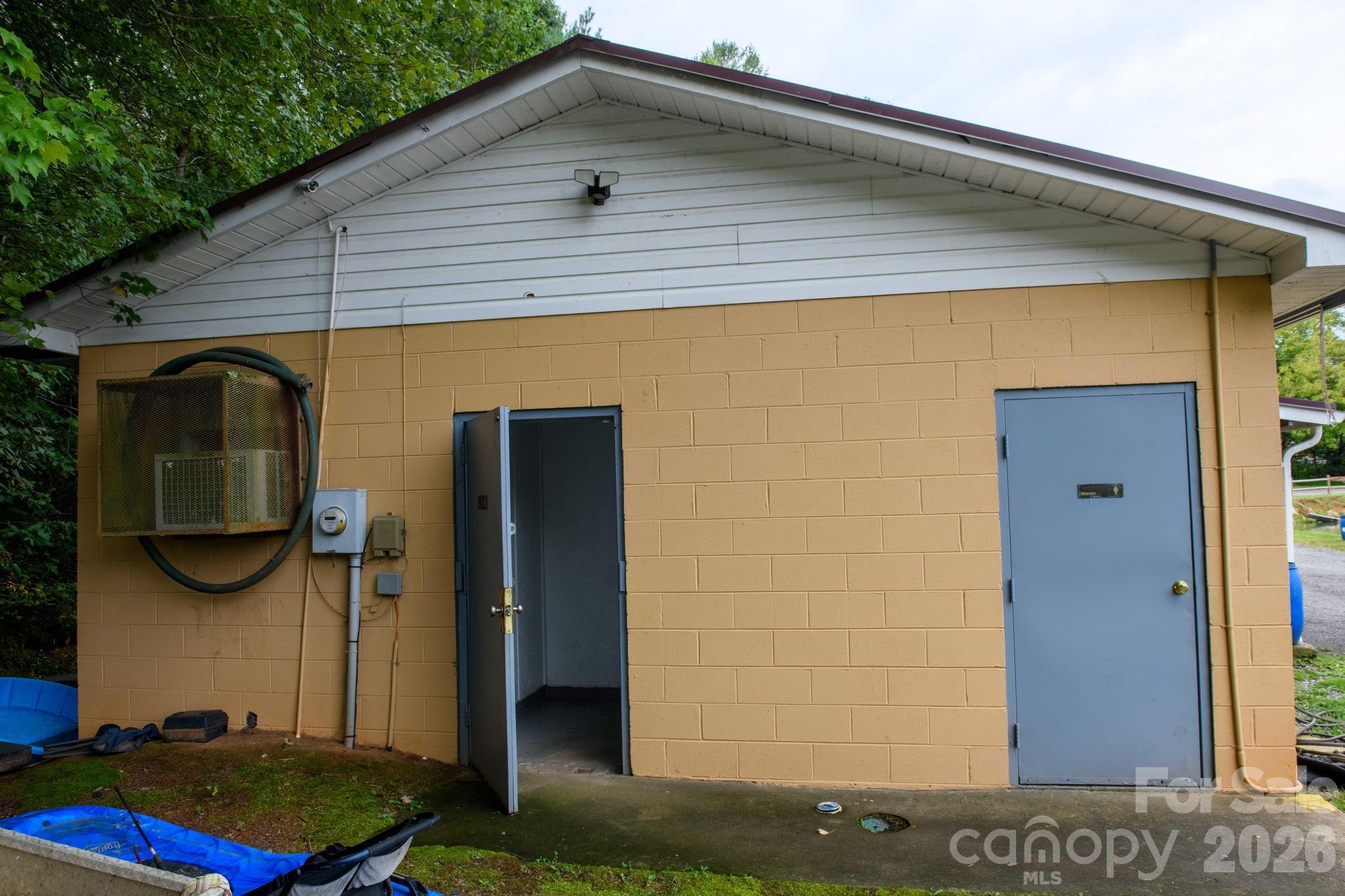 4243 Poplar Lake Drive Property Photo 28