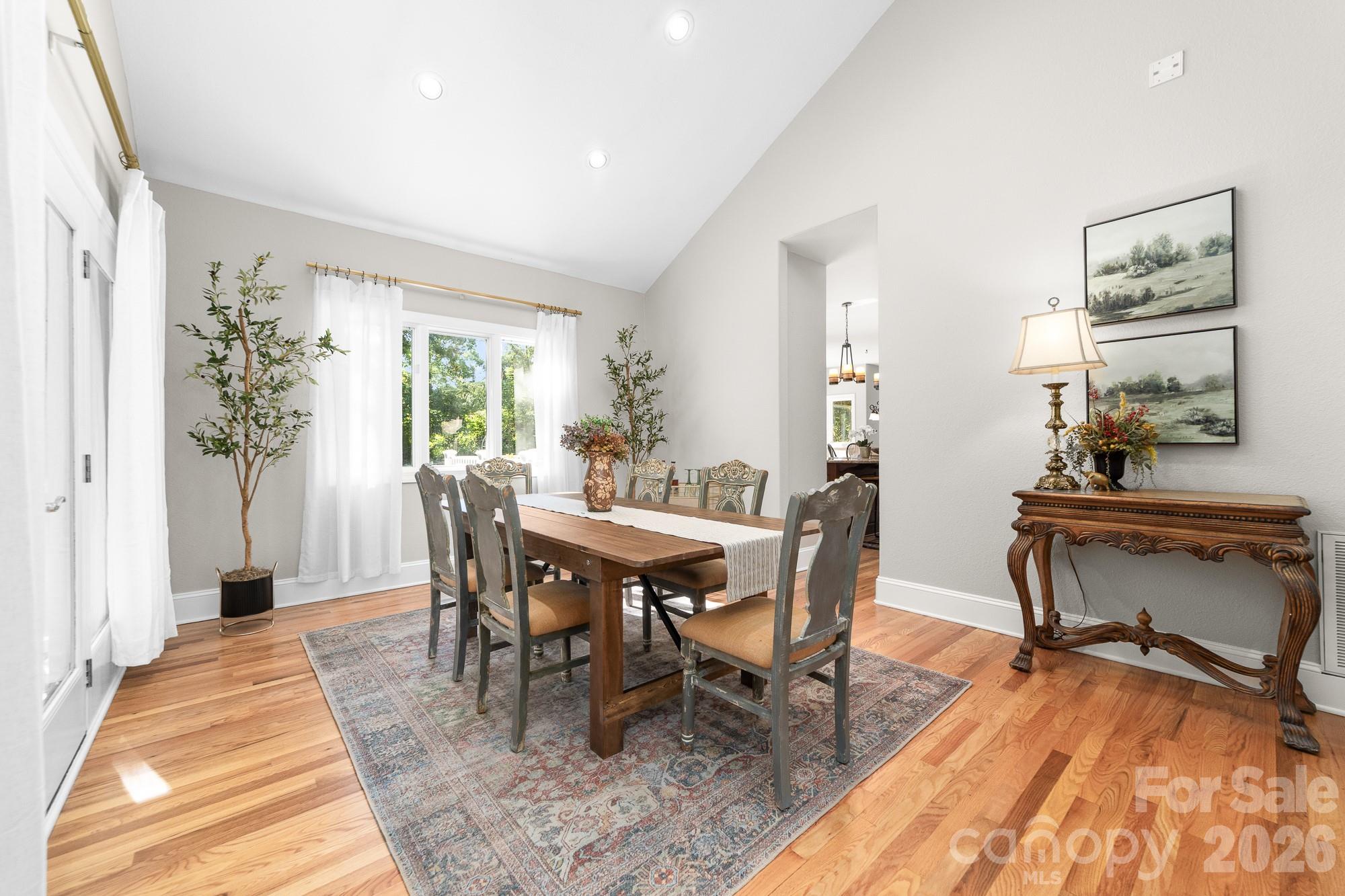 206 Vauxhall Drive Property Photo 18