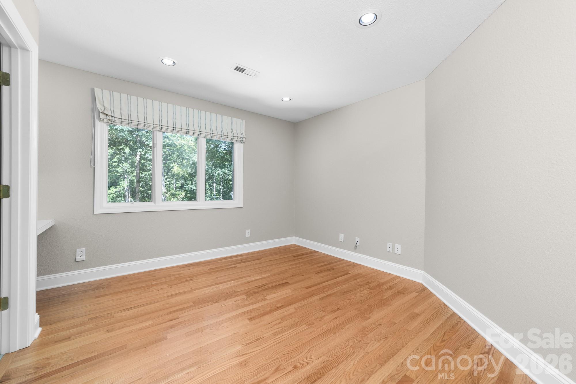 206 Vauxhall Drive Property Photo 34