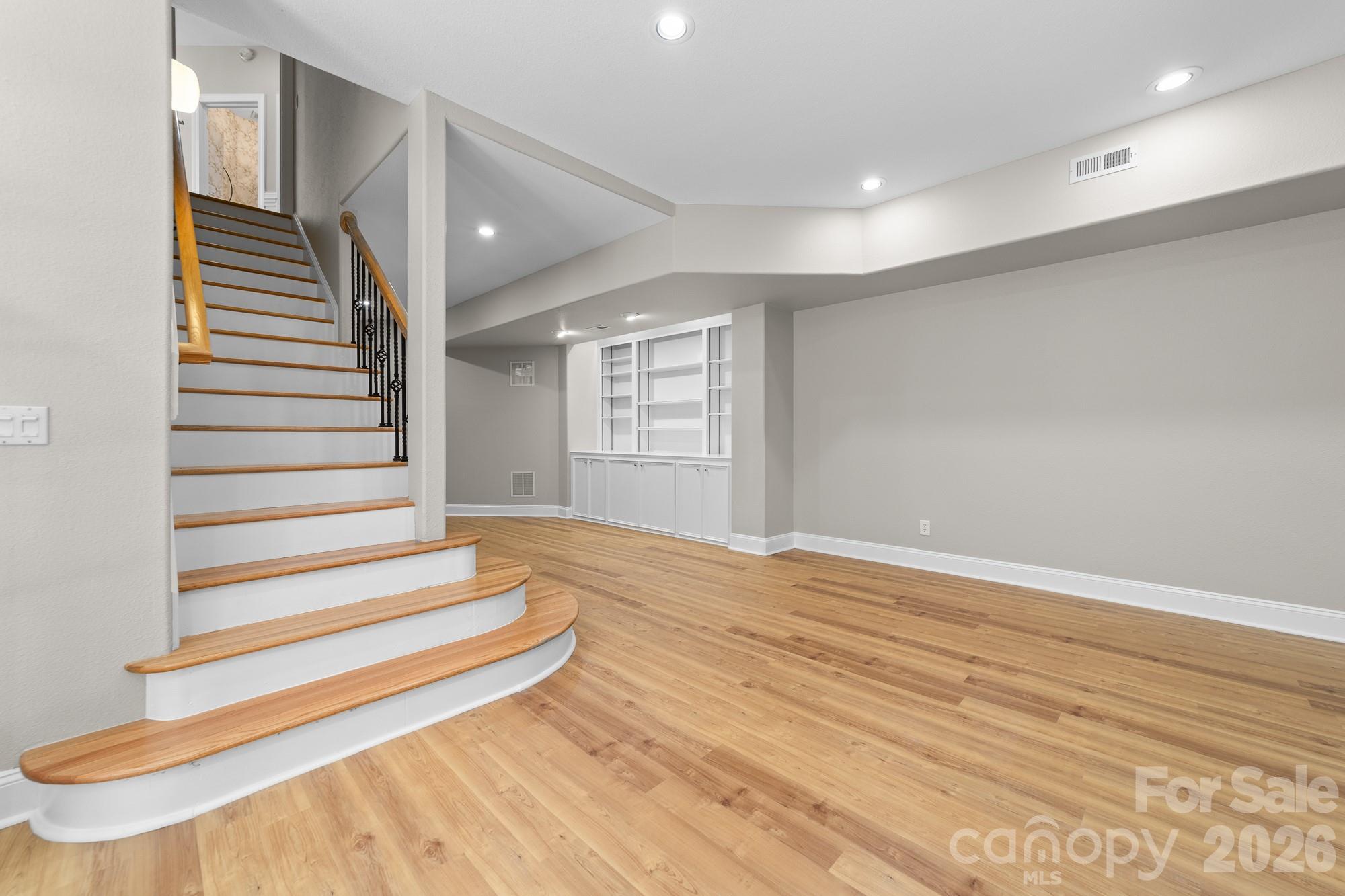 206 Vauxhall Drive Property Photo 38