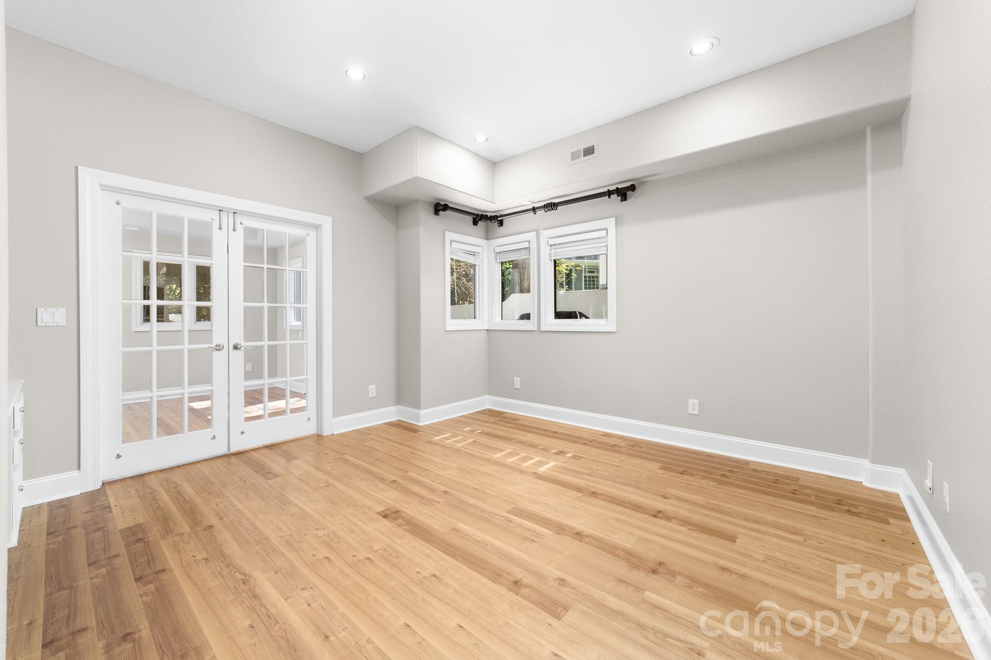 206 Vauxhall Drive Property Photo 41