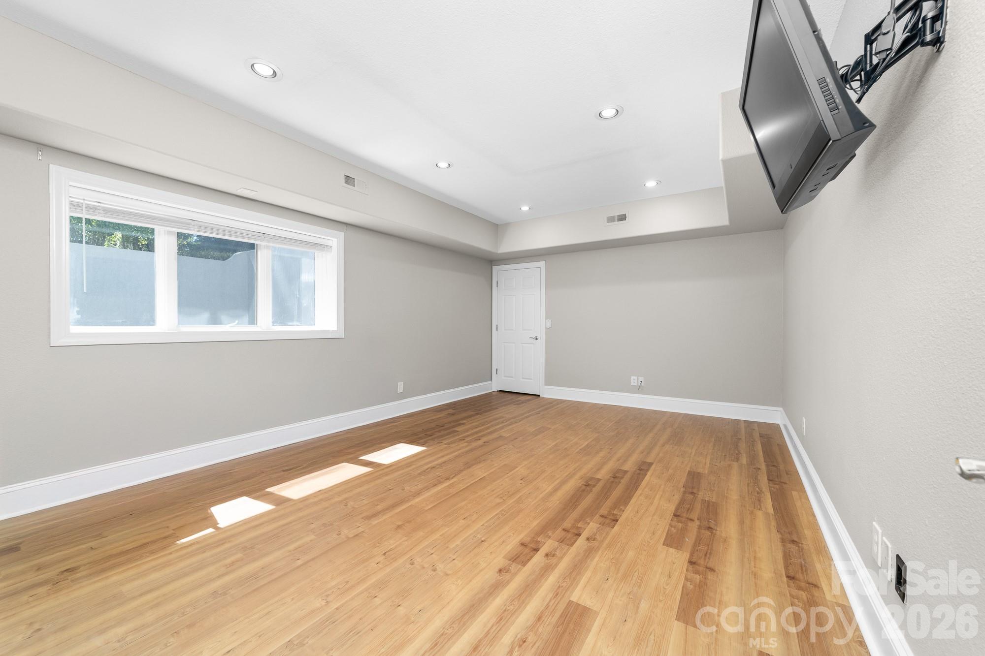 206 Vauxhall Drive Property Photo 42