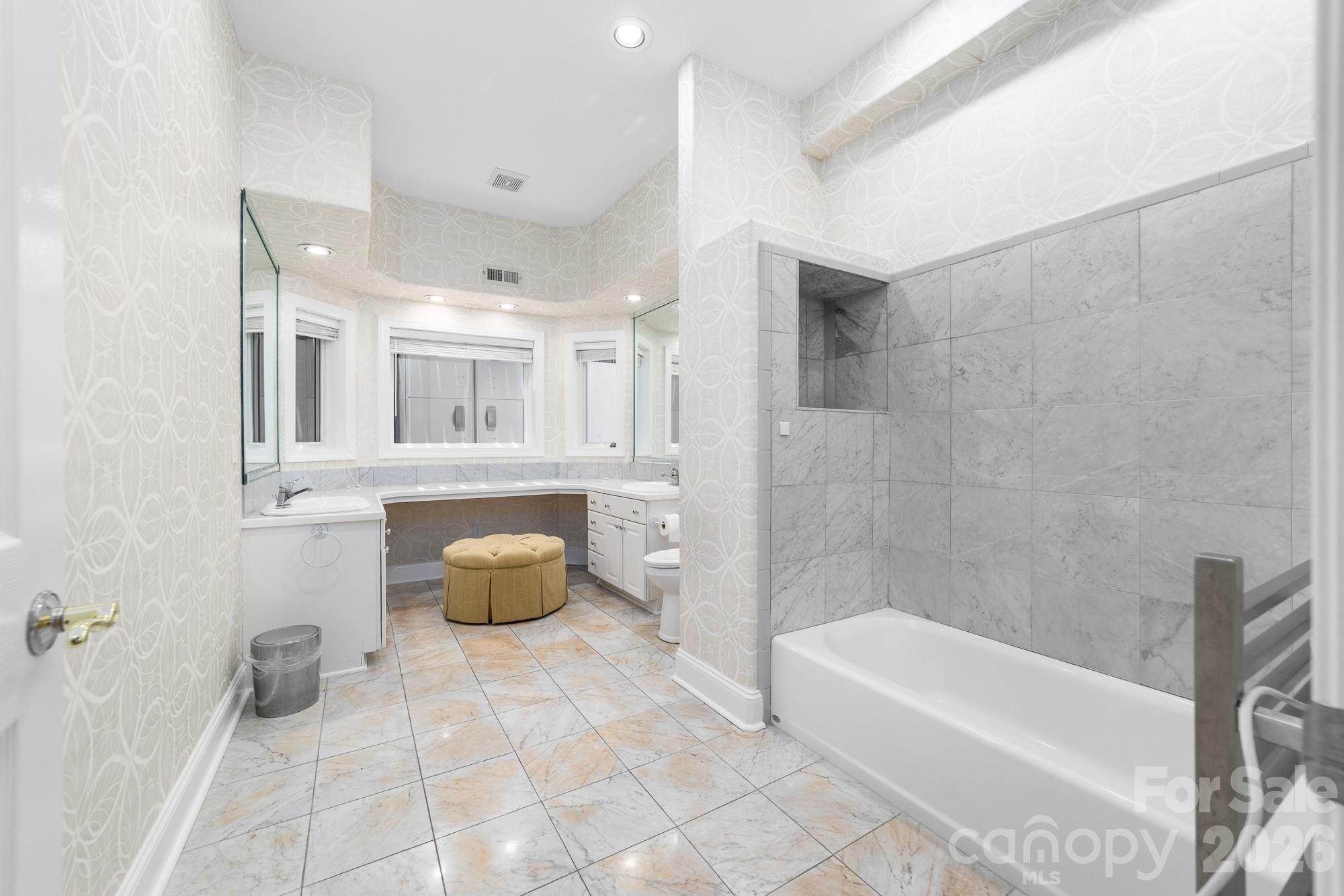206 Vauxhall Drive Property Photo 43
