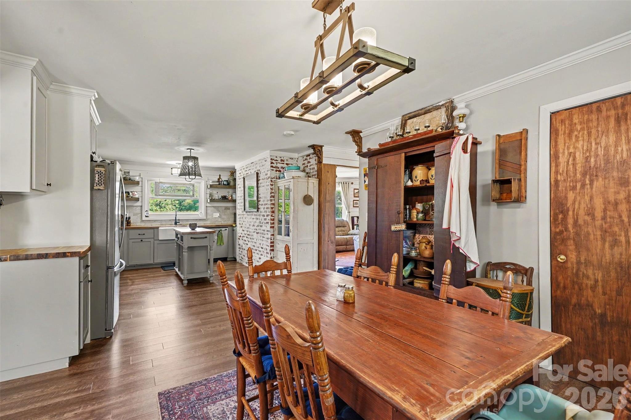 8121 Old Davis Road Property Photo 10